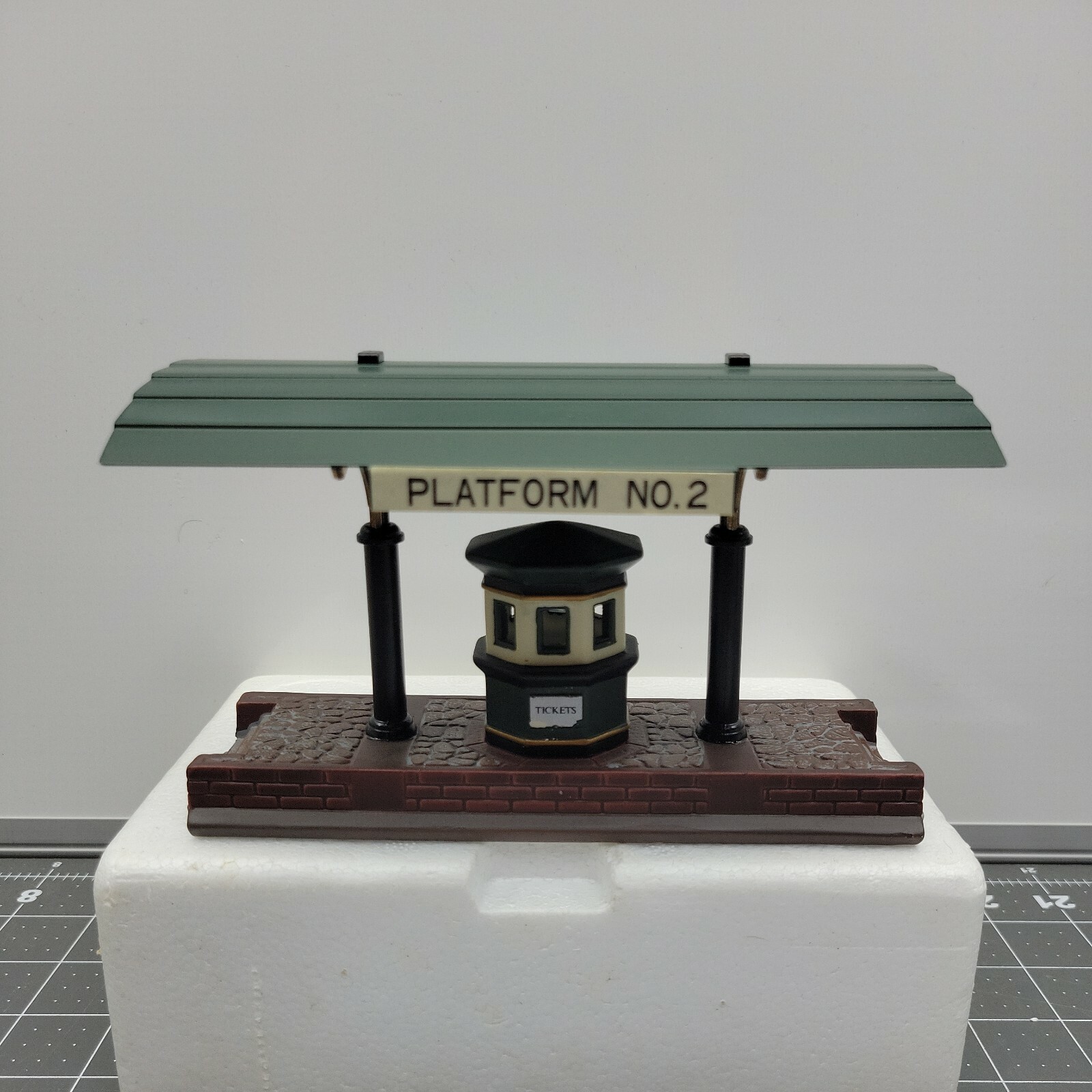 Dept 56 Heritage Village Accessory Victorian Station Train Platform 55751