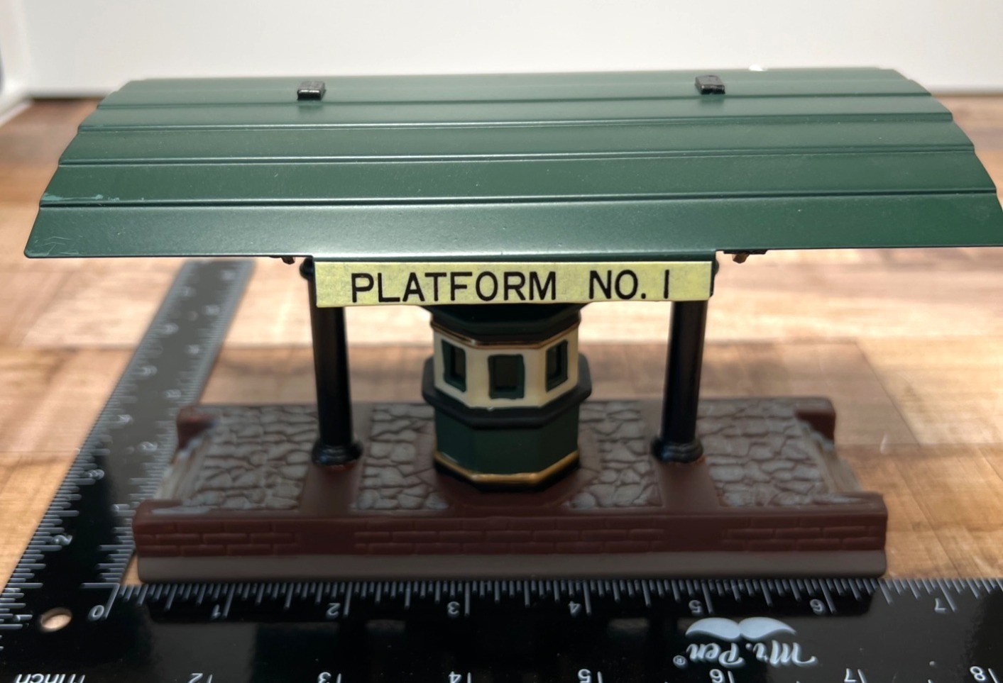 Dept 56 55751 Victoria Staton Train Platform Heritage Village