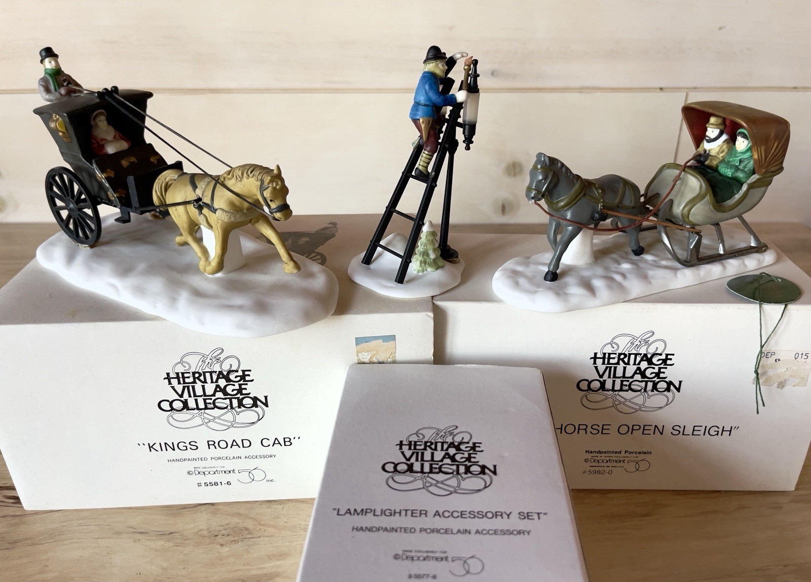 Dept 56 Heritage Village – Lamplighter + Kings Rd Cab + One Horse Open Sleigh