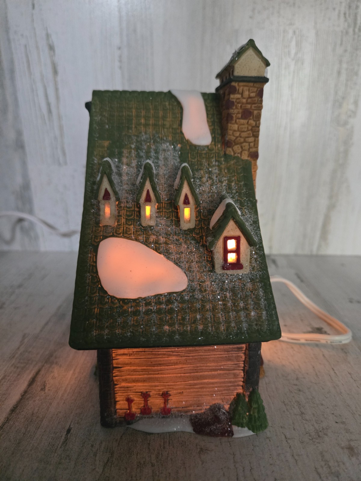 Department 56 Heritage Village Elf Bunkhouse North Pole Series 1990