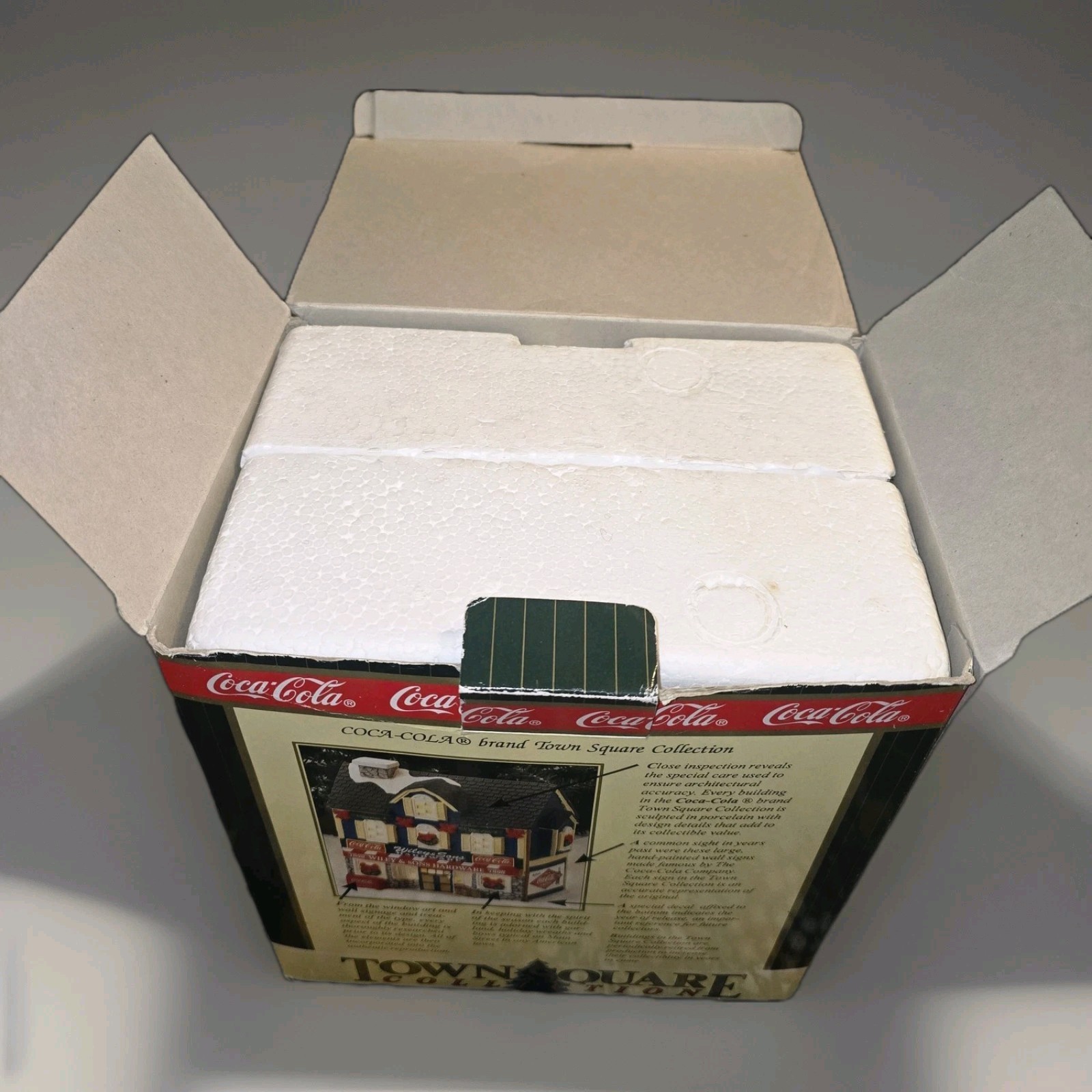 COCA-COLA MRS MURPHYS CHOWDER HOUSE RETIRED Town Square Collection CHRISTMAS