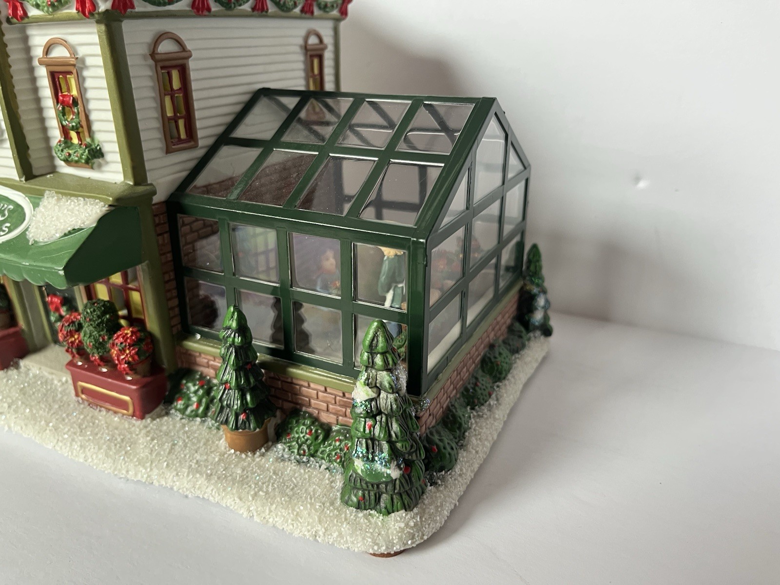 St Nicholas Square Village Collection Daisys Florals And Gifts Lighted Retired