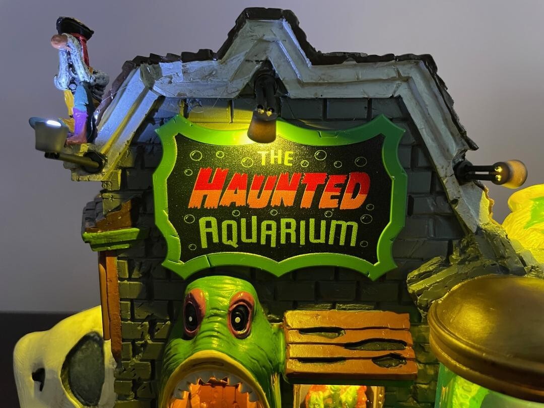 Lemax Spooky Town “Haunted Aquarium” Brand New- Lighted Village Collectible