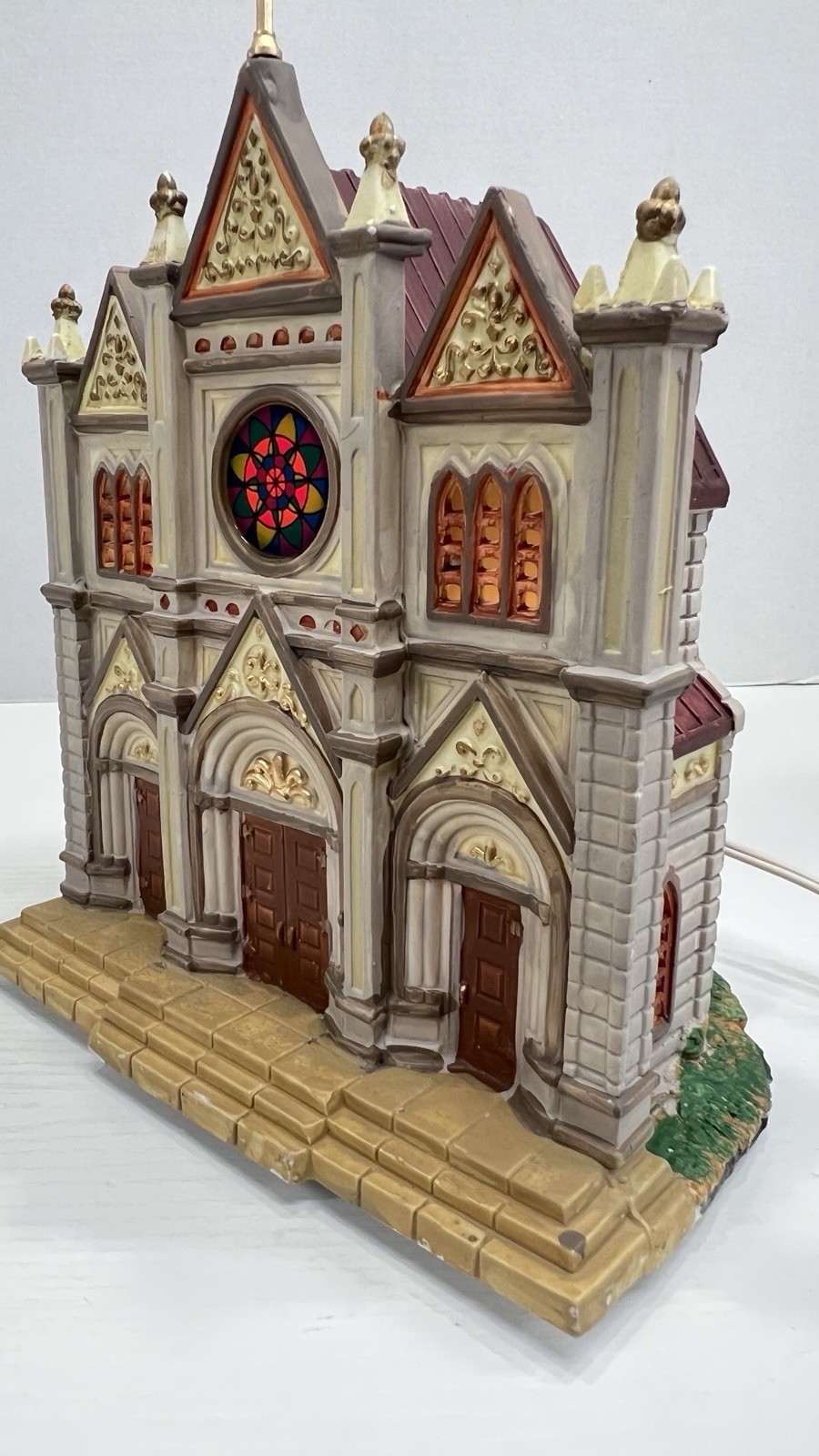 Lemax Caddington Village “French Cathedral” 25403 Retired 2012 Excellent !
