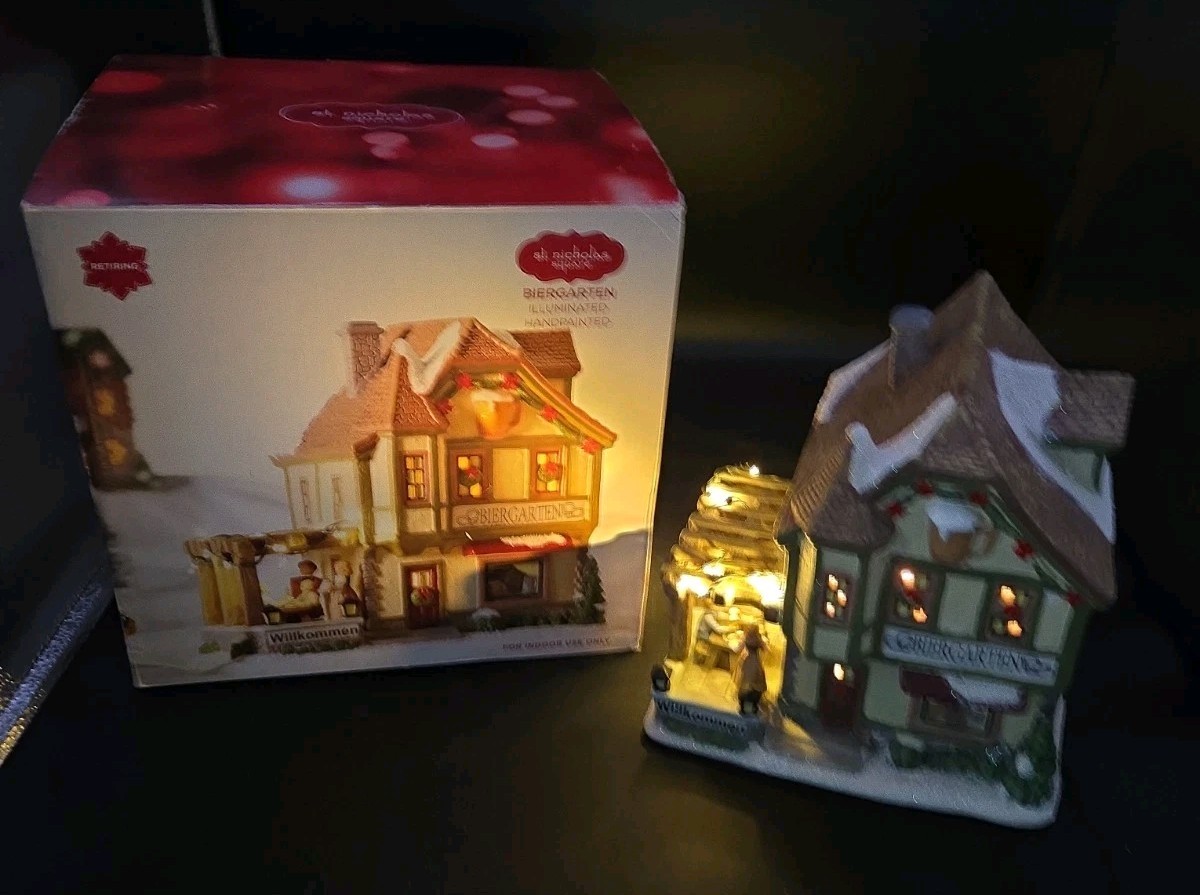 St. Nicholas Square Biergarten Beer Garden Building w/Box Retired Beergarden NEW