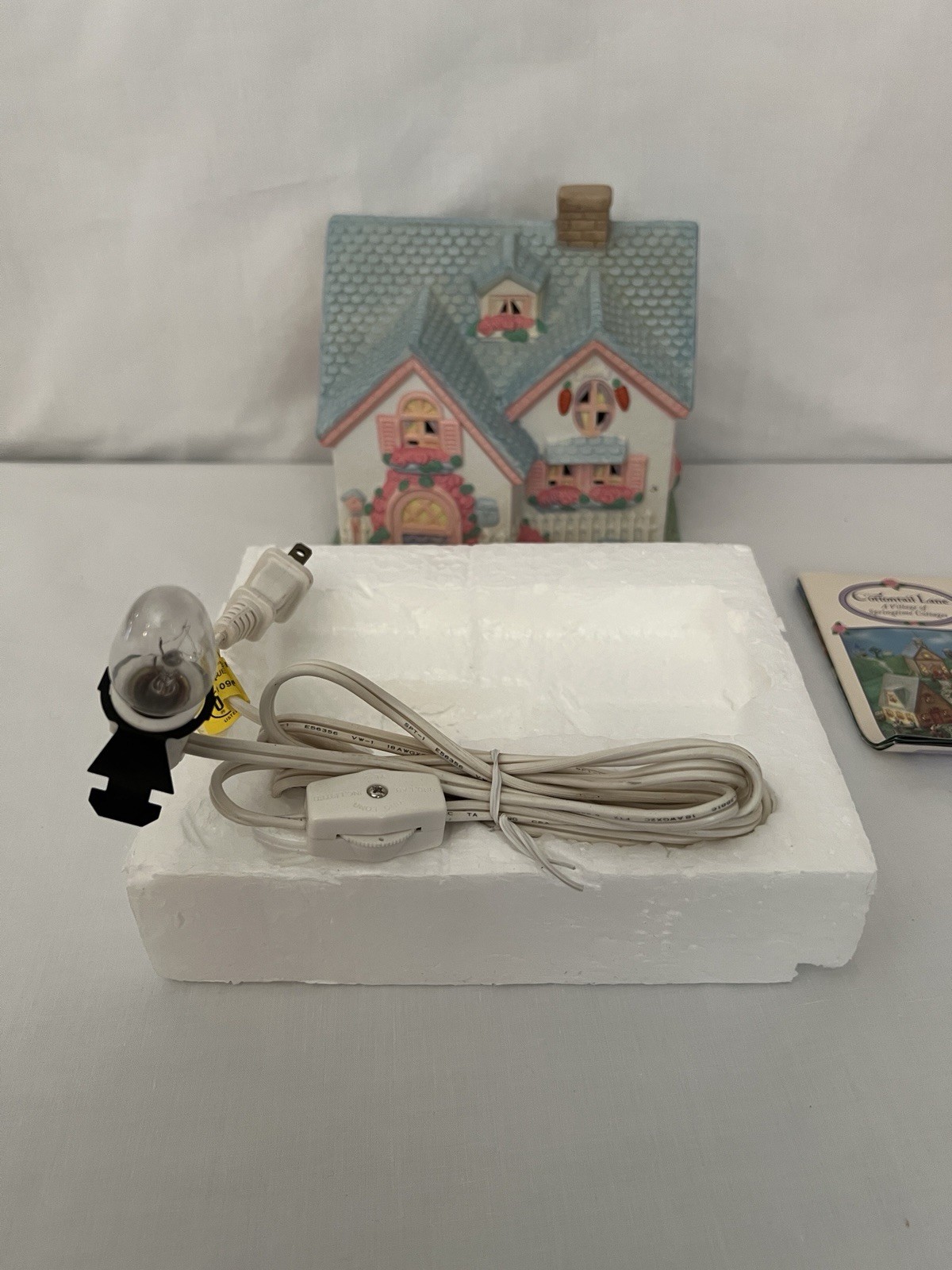 Cottontail Lane “Cottage” Vintage Lighted Cottage GREAT CONDITION