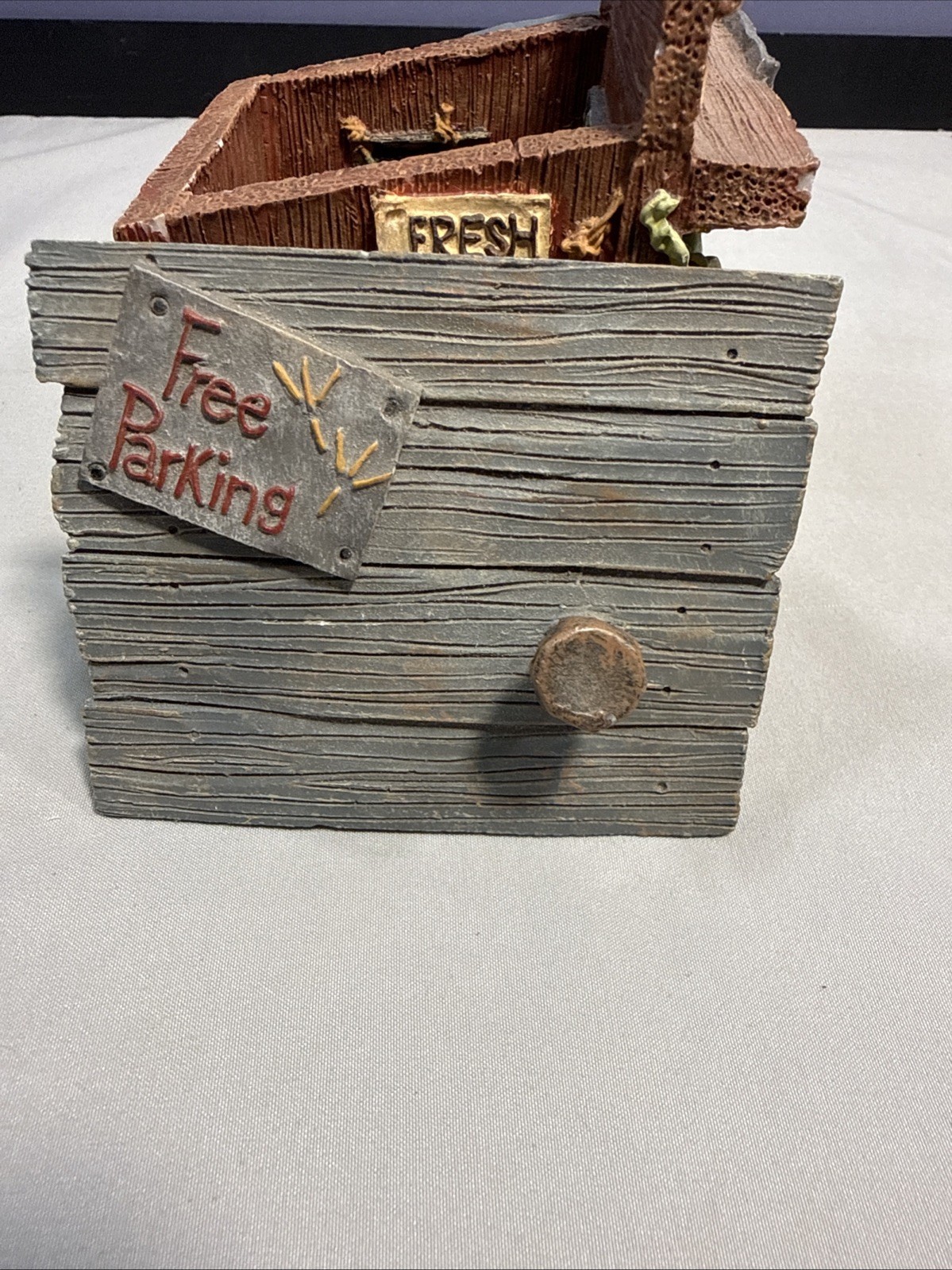Vintage 1997 FIGI Graphics Town Square Magpie Market Trinket Box Figurine Used
