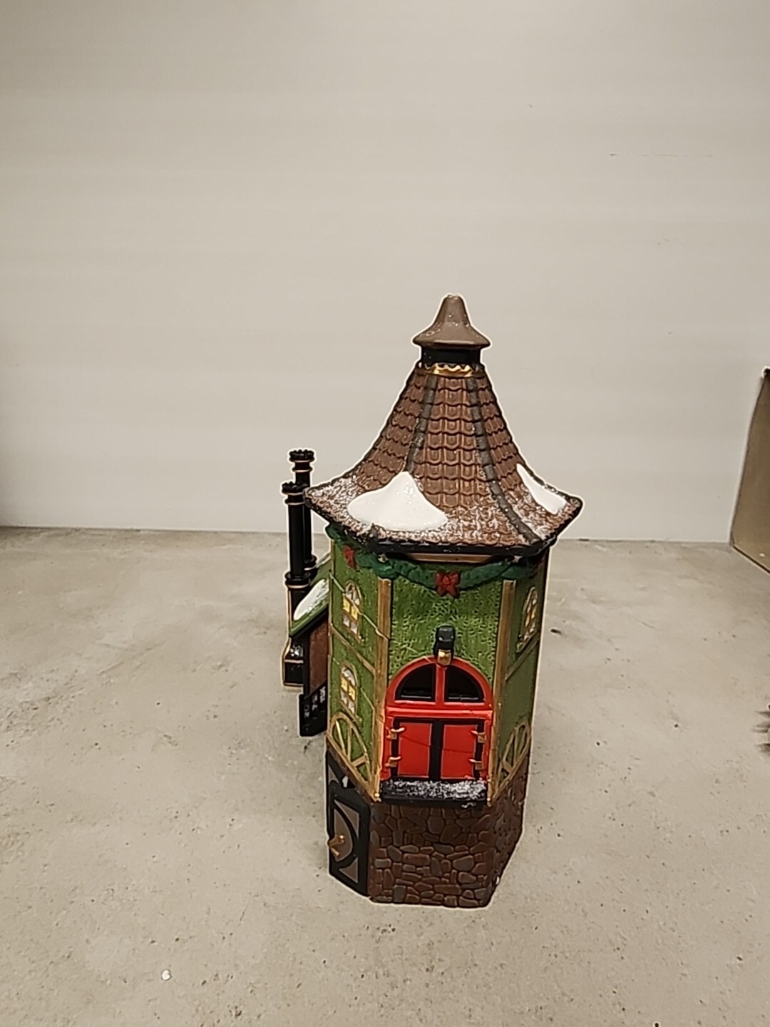 Department 56 Elfin Forge and Assembly Shop North Pole Series 56384 MS1