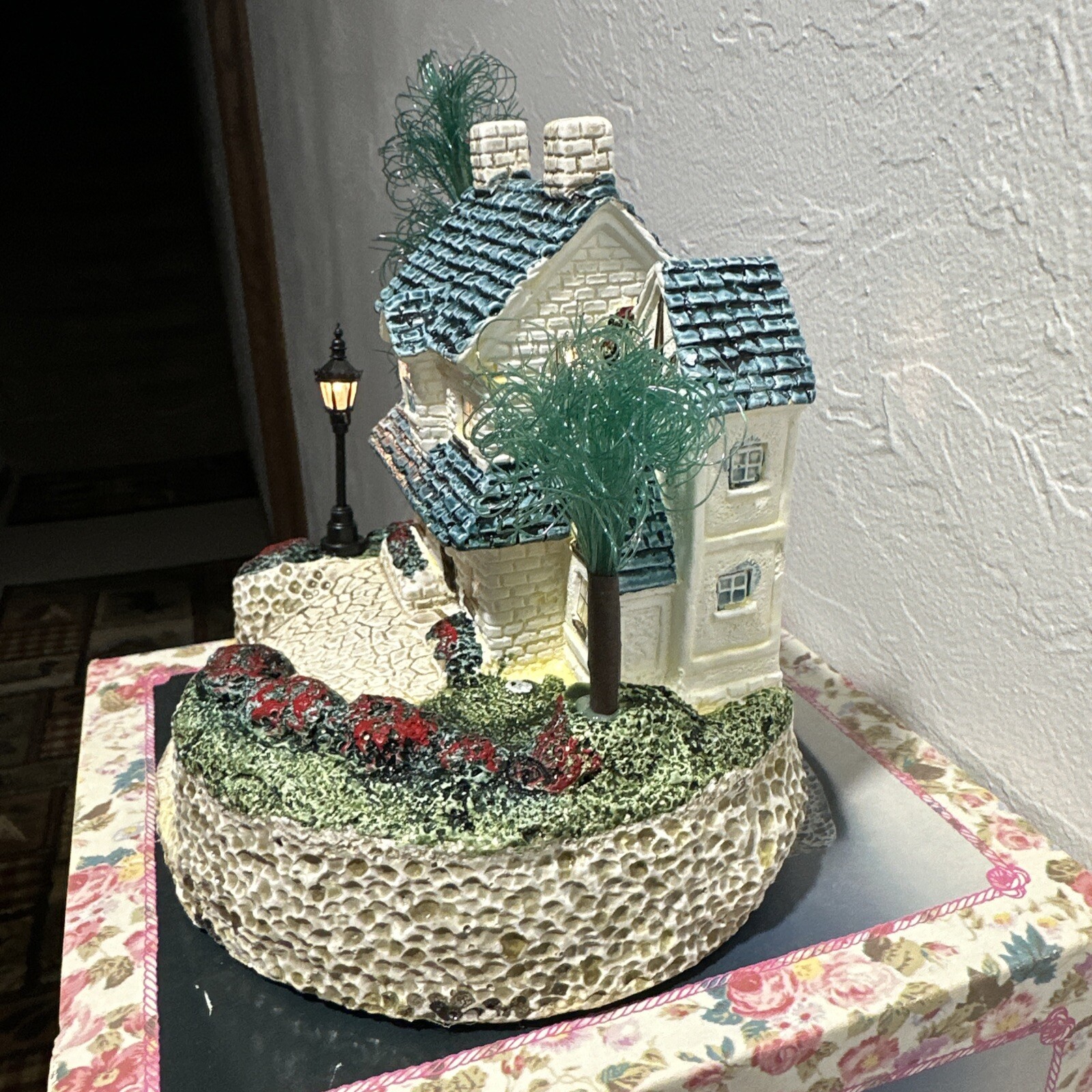 Country Cottage With Music & Light Made in Taiwan -Eleco