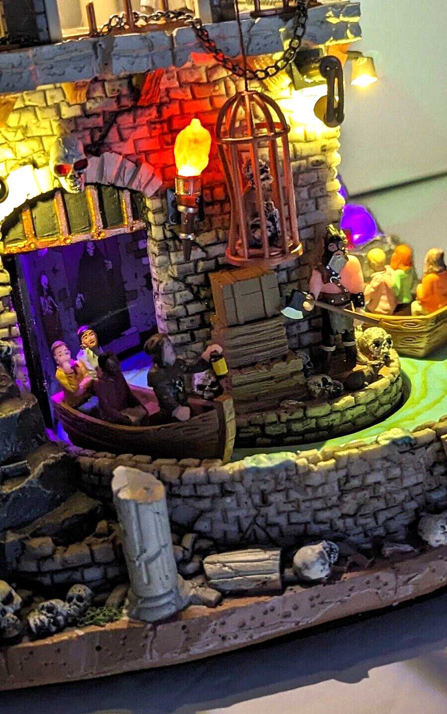 Lemax Spooky Town Dungeon of Terror Dragon Skeletons Animated Light Sound #35009