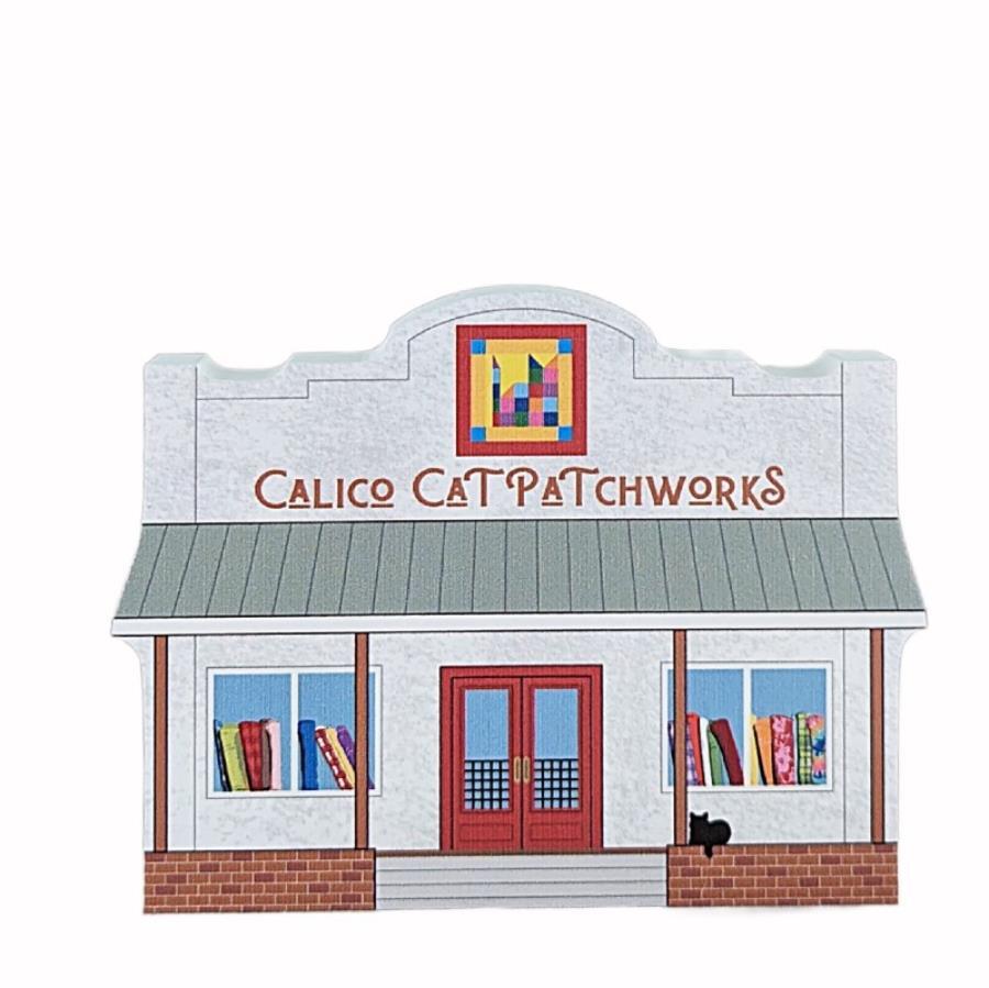 Cat’s Meow Village Calico Cat Patchworks Quilt Shop #23-512 New