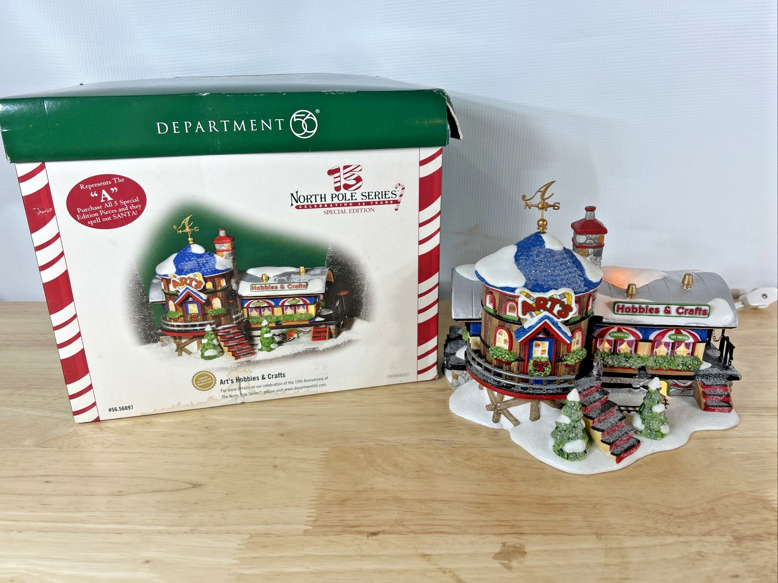 Department 56 North Pole Series Art’s Hobbies & Crafts Village Illuminated 2004