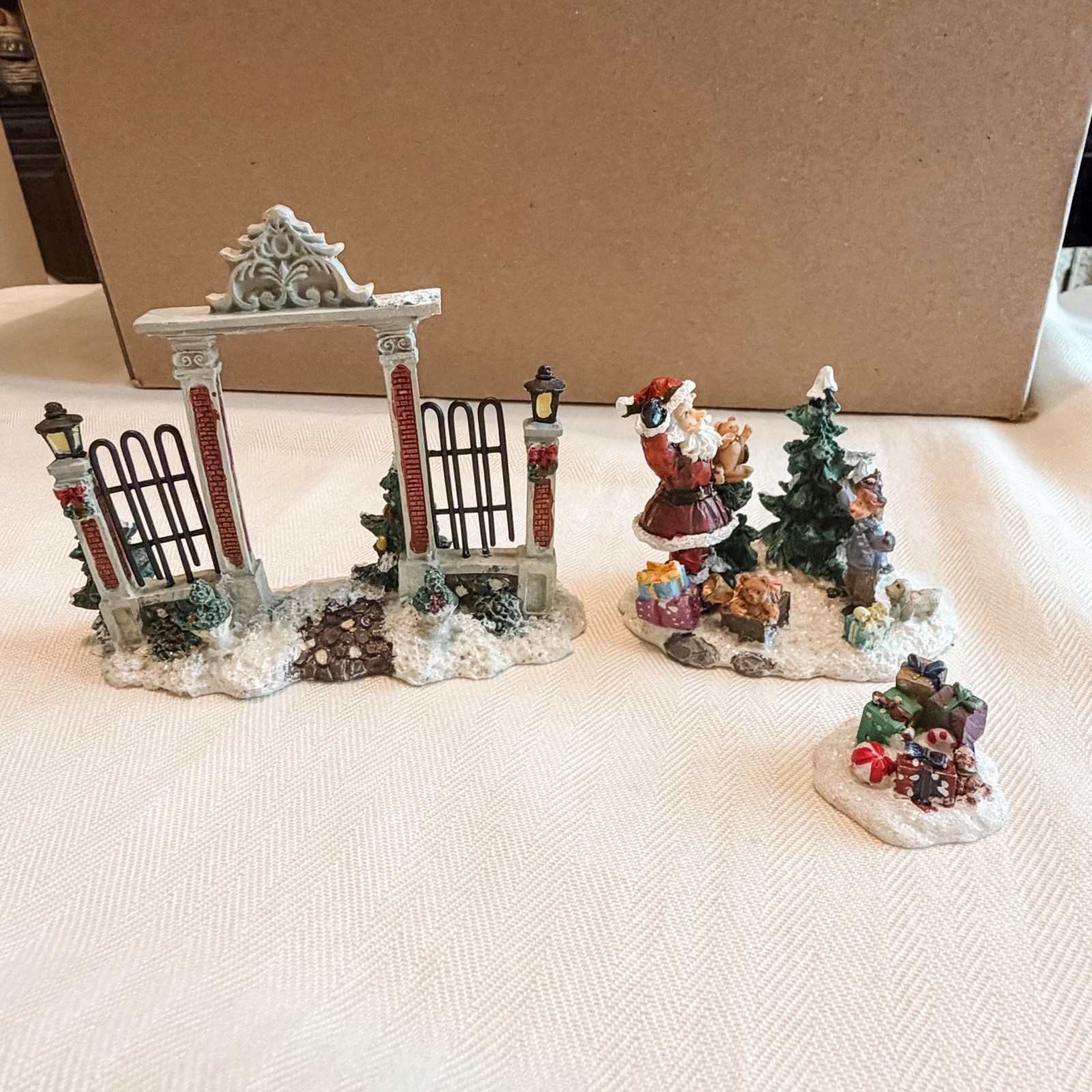 Cobblestone Corners Windham Heights 17 pc Ceramic Christmas Village 2004, 2005