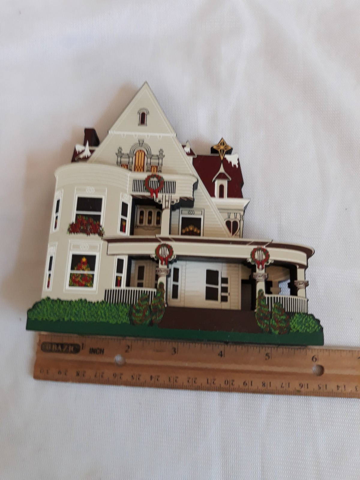 Shelia’s Collectibles Heartsville Victorian Wooden Shelf Sitter Christmas 1999