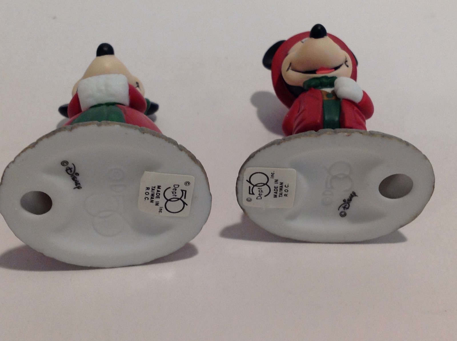 Dept 56 Disney Parks Heritage Village Mickey & Minnie, Balloon Seller, Family