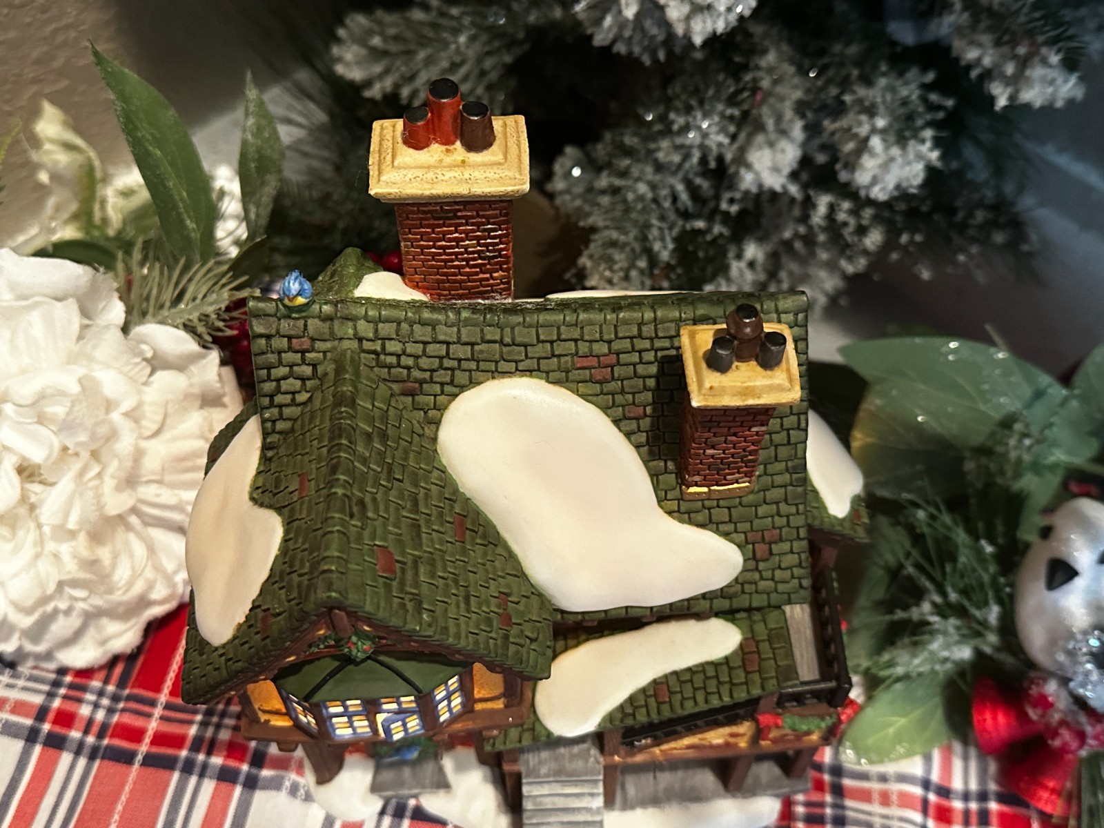 Dept 56 Wingham Lane Parrot Seller Dickens Village Series Christmas House