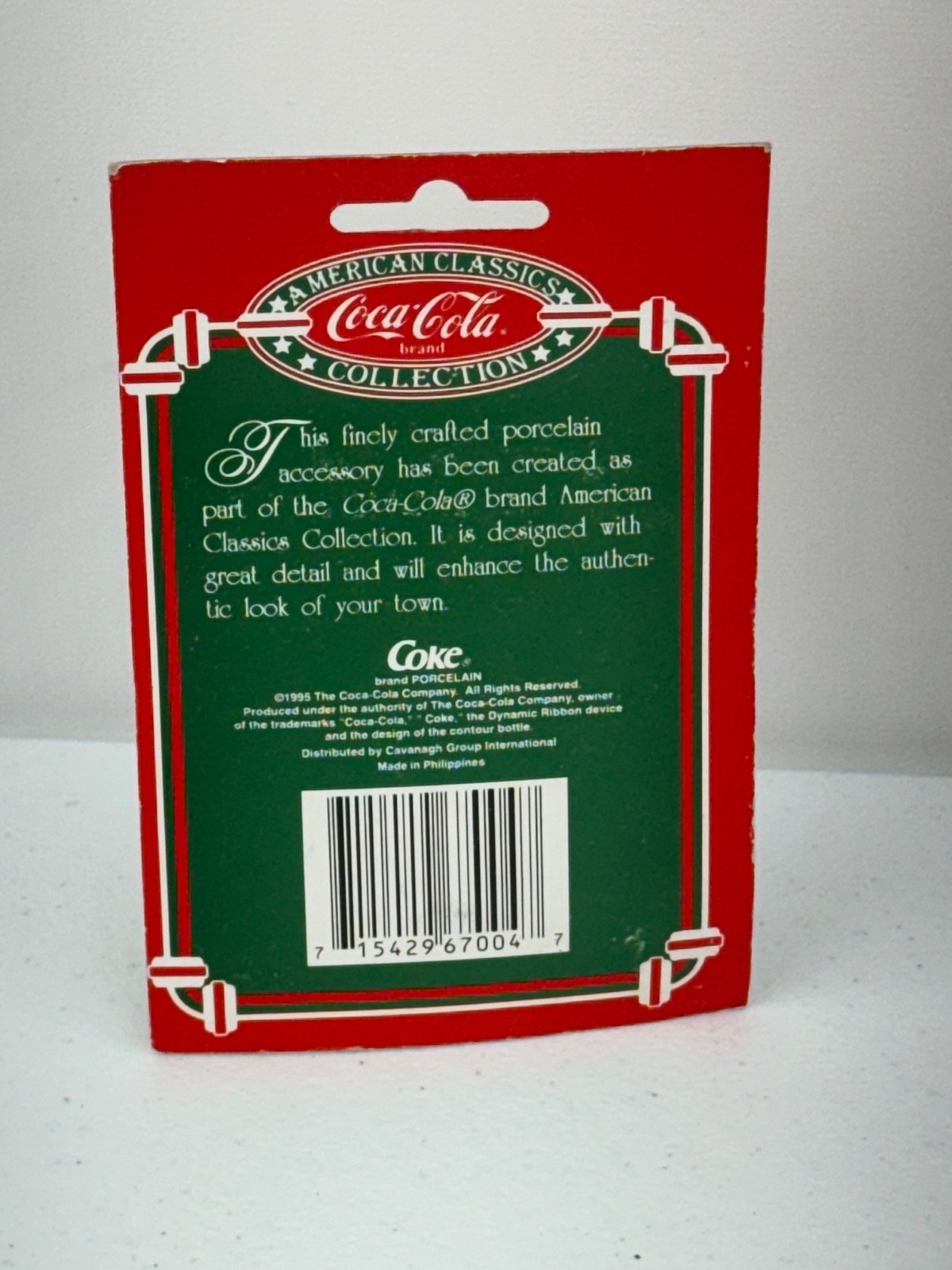 COCA-COLA AMERICAN CLASSICS COLLECTION PORCELAIN FIGURINE ENJOYING A COKE #67004