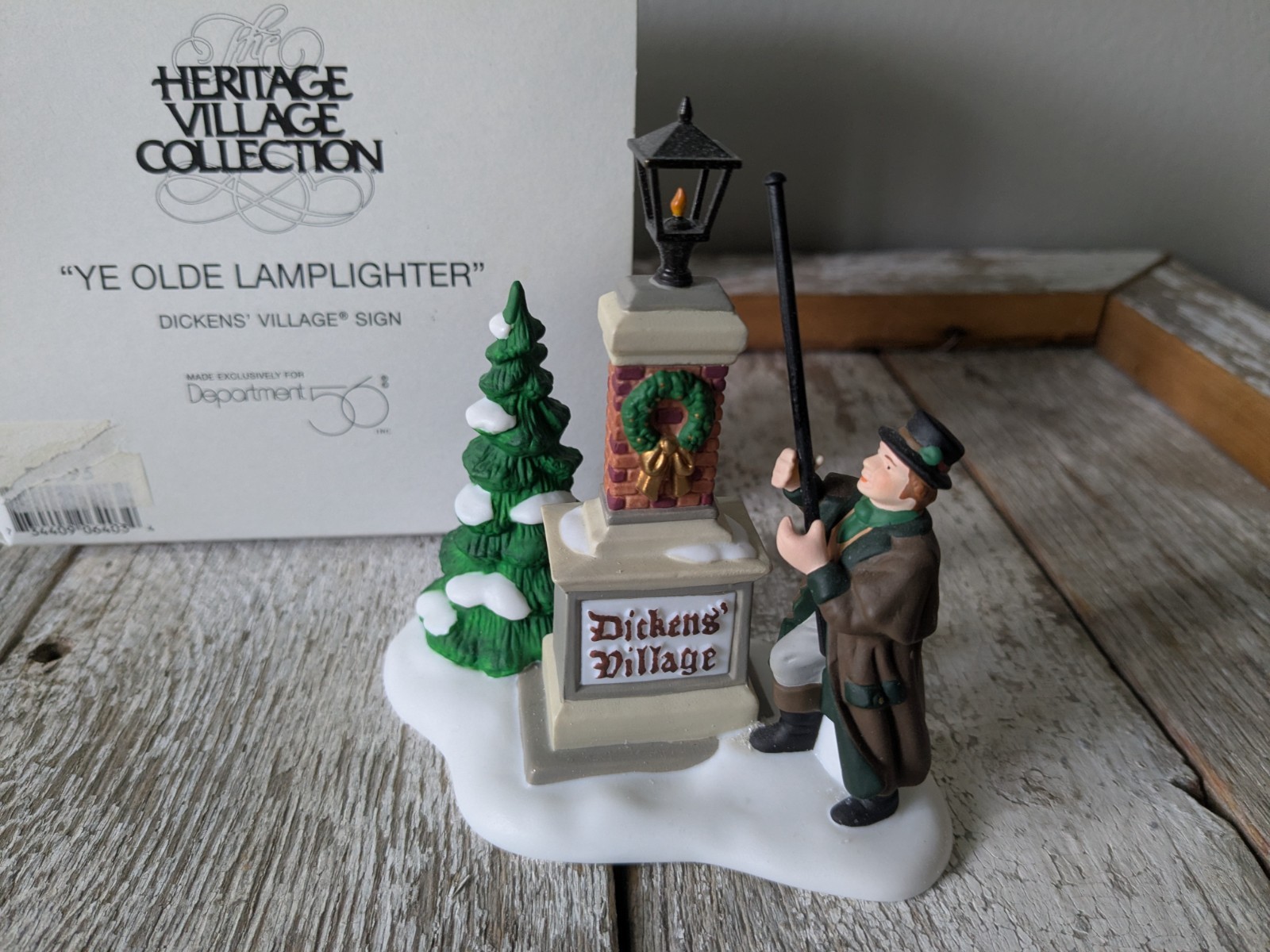 YE OLD LAMPLIGHTER Dept 56 Dickens’ Village Sign 58393