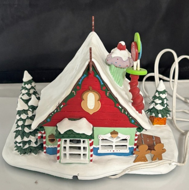 Disney Donald Duck Candy Cottage Lighted Holiday Village House Not Tested