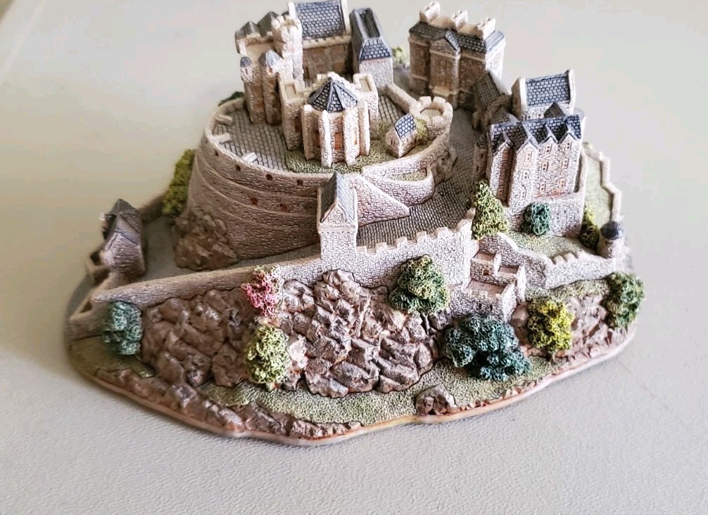 Lilliput Lane Edinburgh Castle Miniature EUC L2537 Handmade ENGLAND 2001 No Box