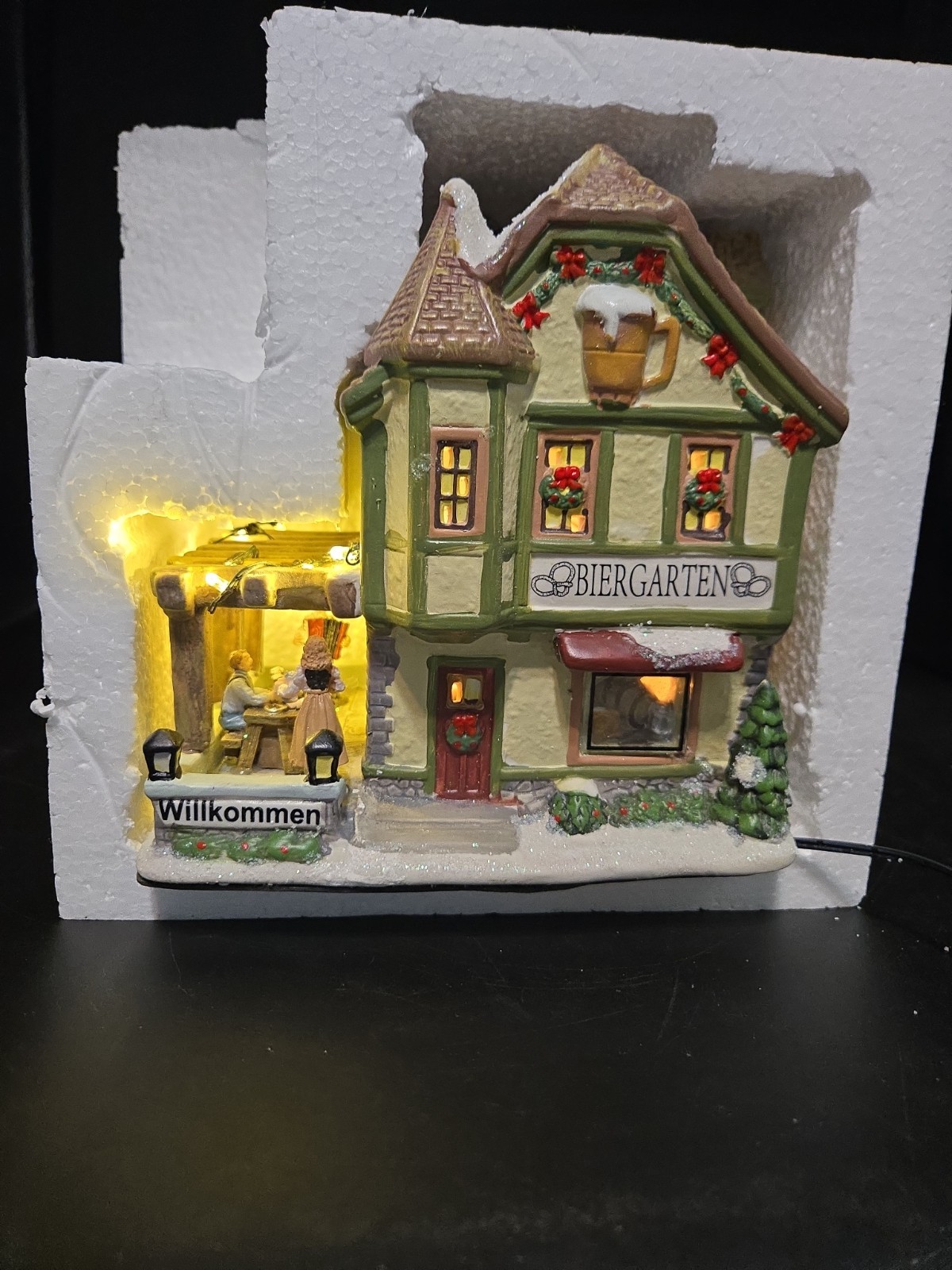 St. Nicholas Square Biergarten Beer Garden Building w/Box Retired Beergarden NEW