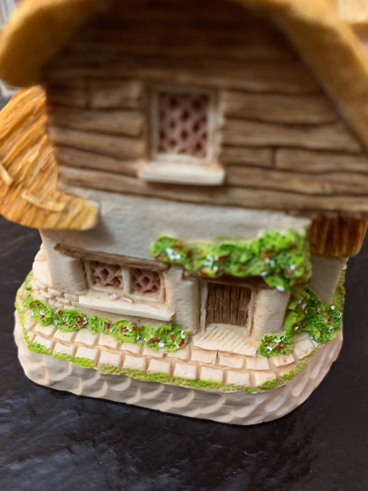 David Winter Cottage Grandmas Cottage Handmade and Hand painted DWF 10 2004