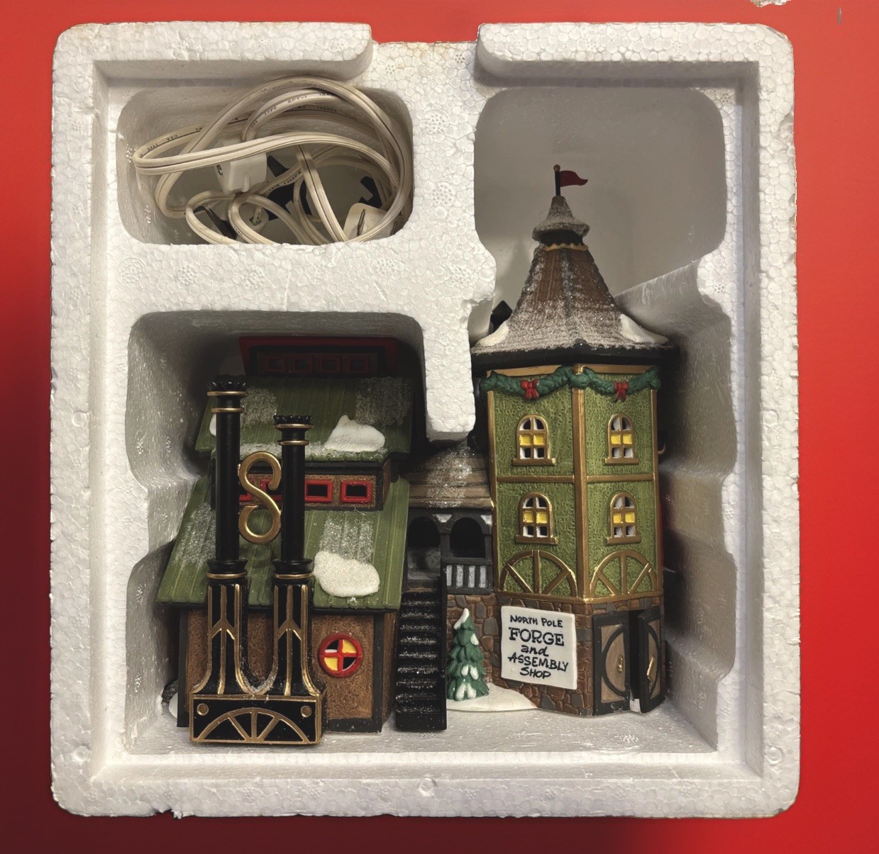 Dept 56 North Pole Series “ Elfin Forge & Assembly Shop” Light & Box Mint