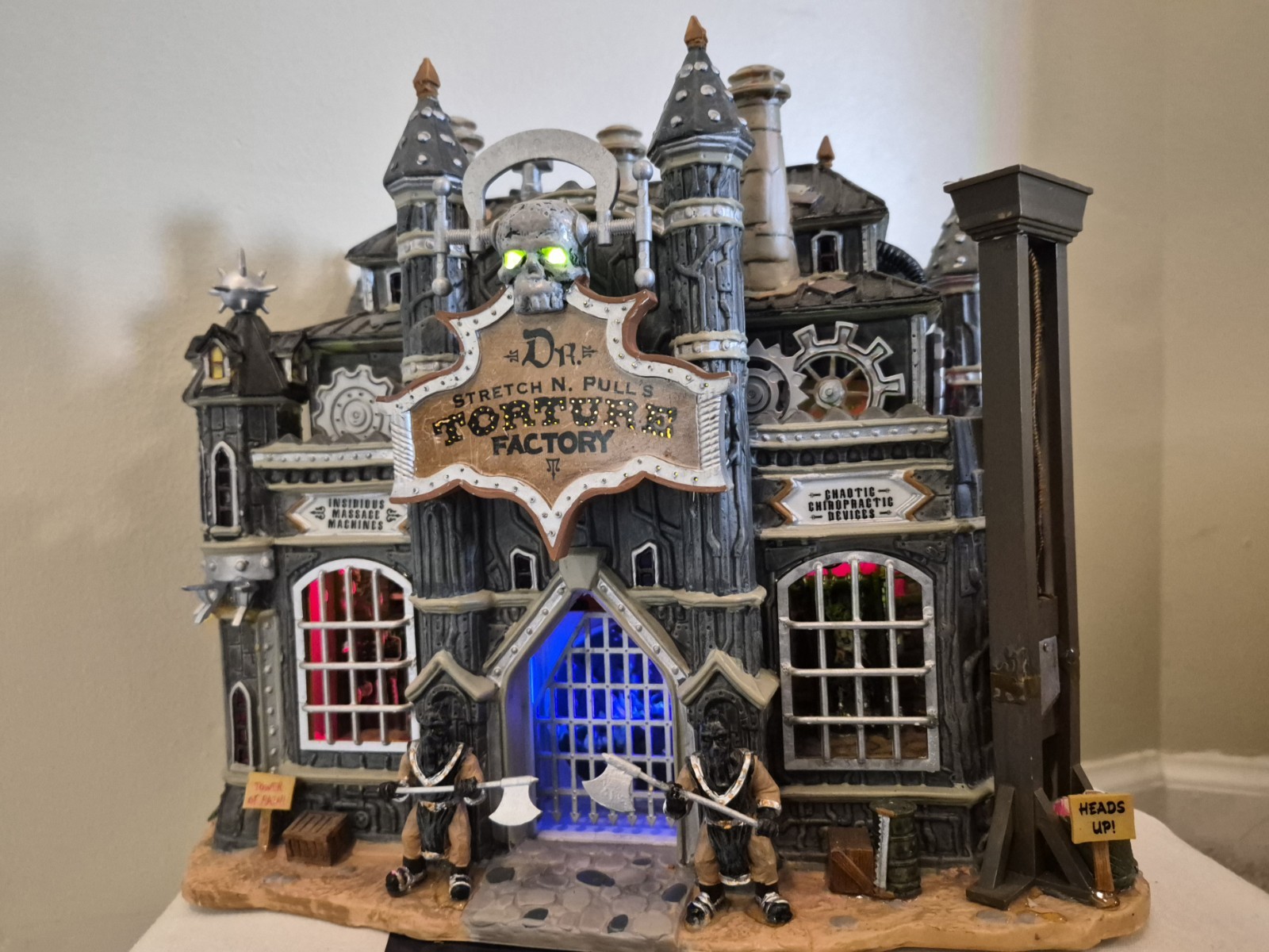 Lemax Spooky Town Dr. Stretch N. Pull’s Torture Factory Rare Guillotine Works!