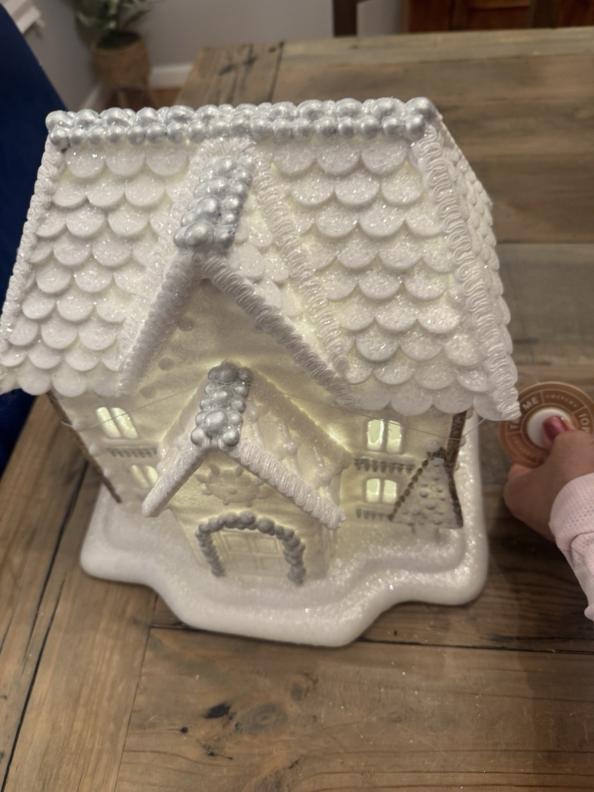 White Pearls Christmas LED Decor Lighted Gingerbread House NEW