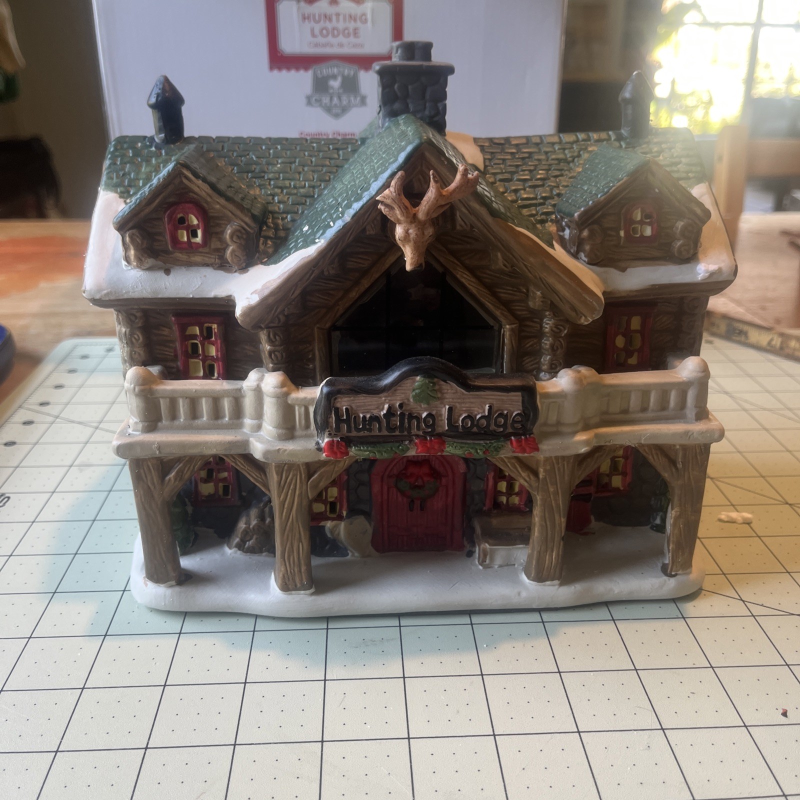 Holiday Time Christmas Village Hunting Lodge Country Charm Lighted Cabin Boxed