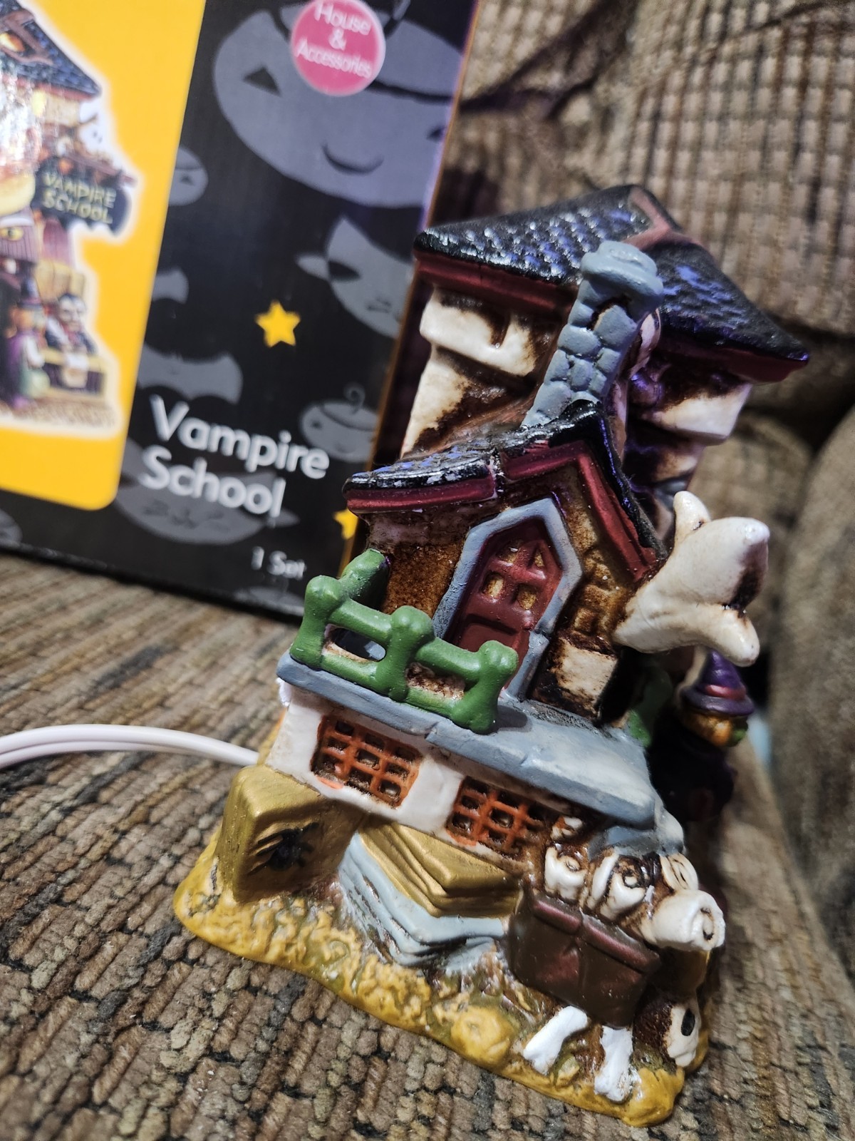 Vintage Spooky Hollow Vampire School Halloween House Lighted 6x5x5″ 2003 Works