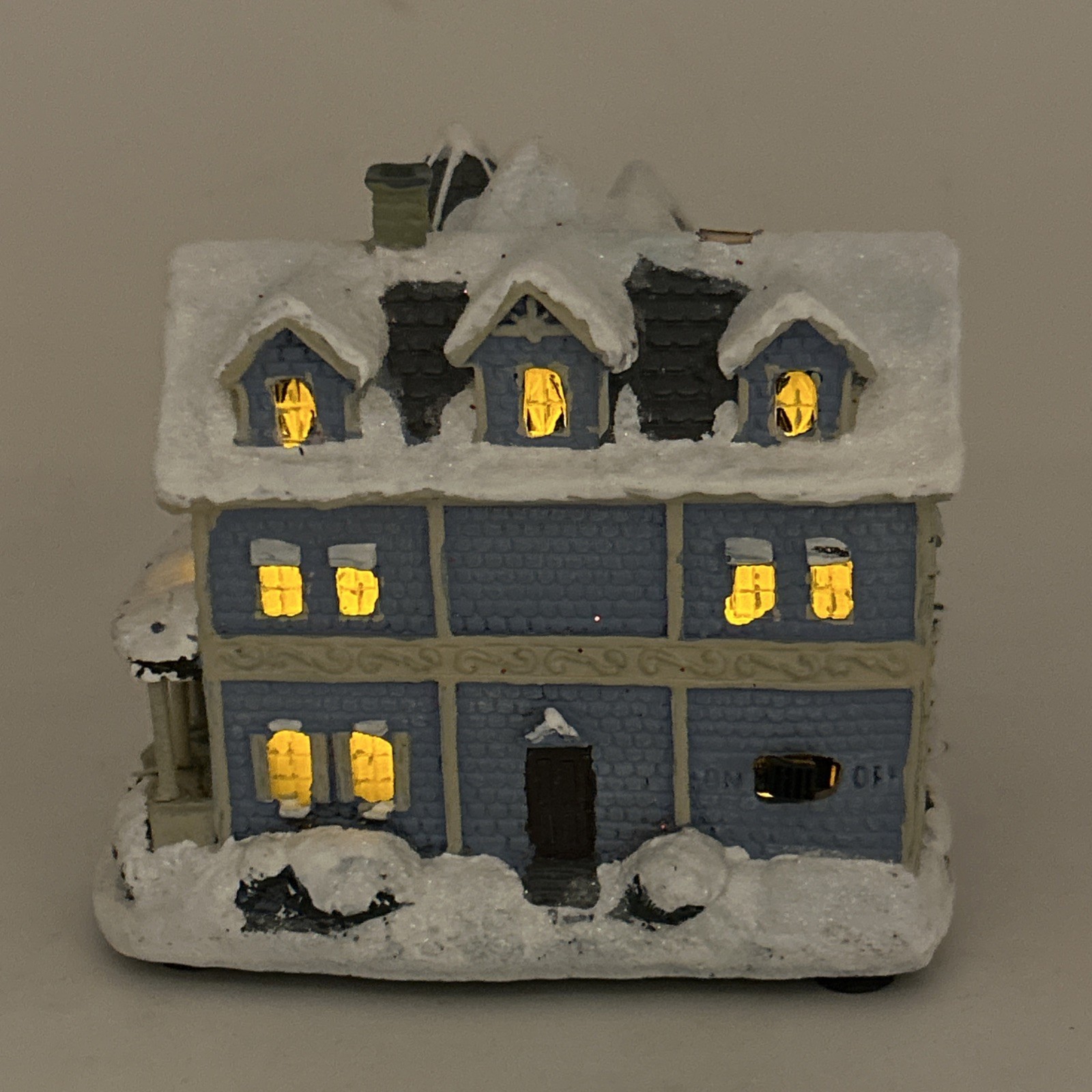 Hawthorne Village Thomas Kinkade Christmas Collection Bed and Breakfast W/Light