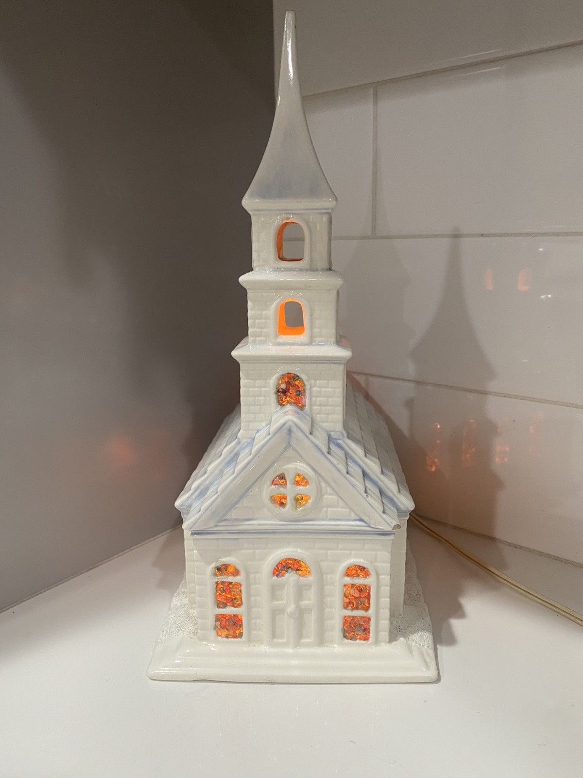 Vintage BYRON MOLDS MCM CERAMIC LIGHTED CHRISTMAS CHURCH PEBBLE WINDOWS 1979