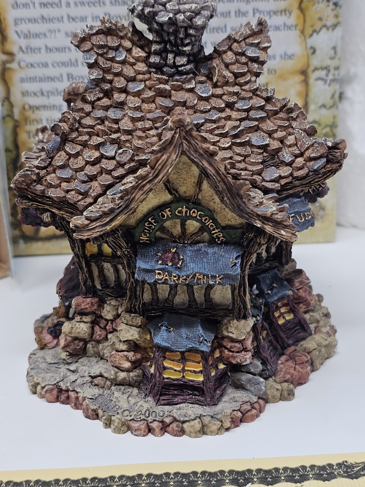 Boyd’s Town Cocoa’s House of Chocolate with pc #3E/2388 with box & certificate