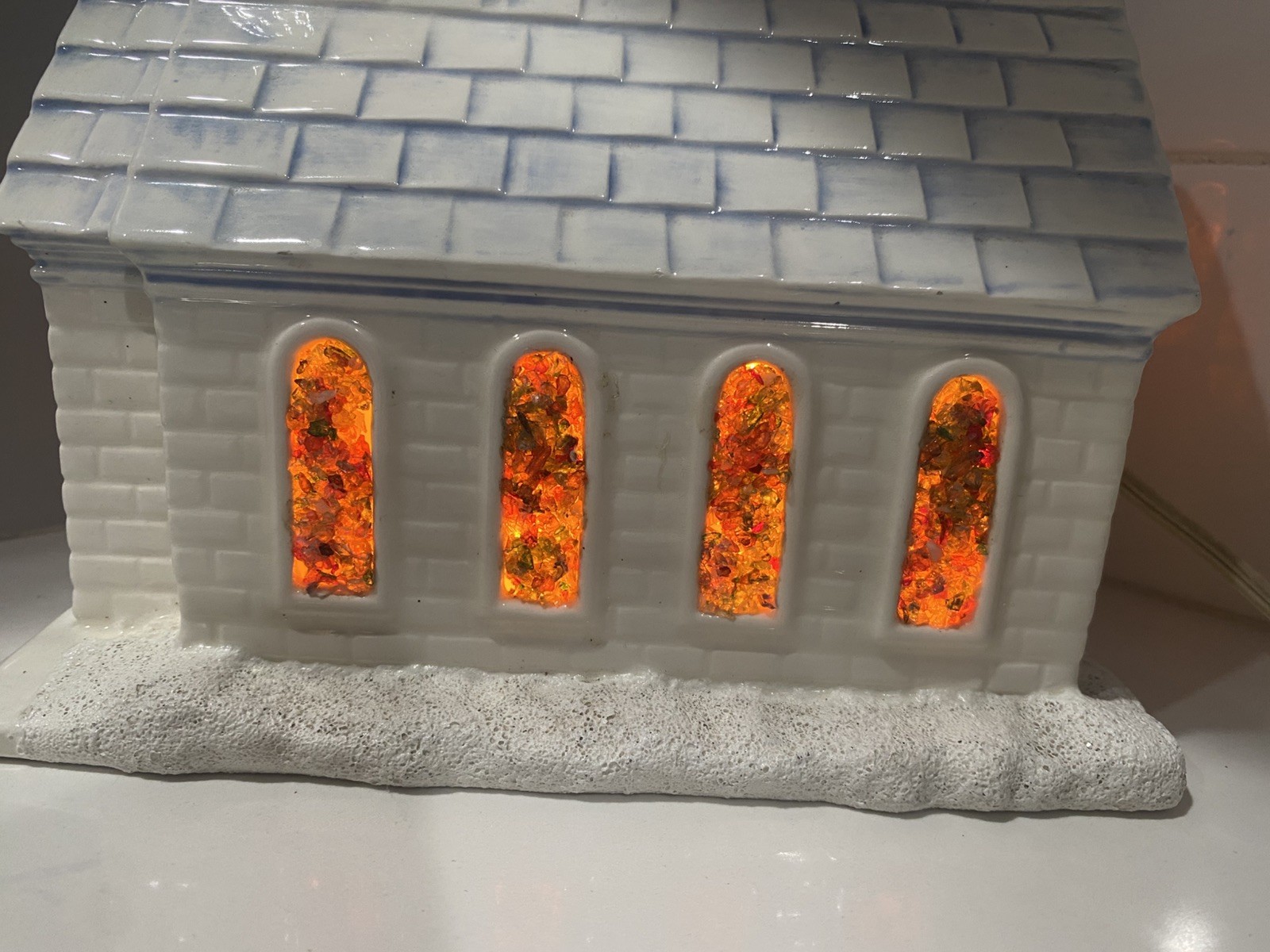Vintage BYRON MOLDS MCM CERAMIC LIGHTED CHRISTMAS CHURCH PEBBLE WINDOWS 1979
