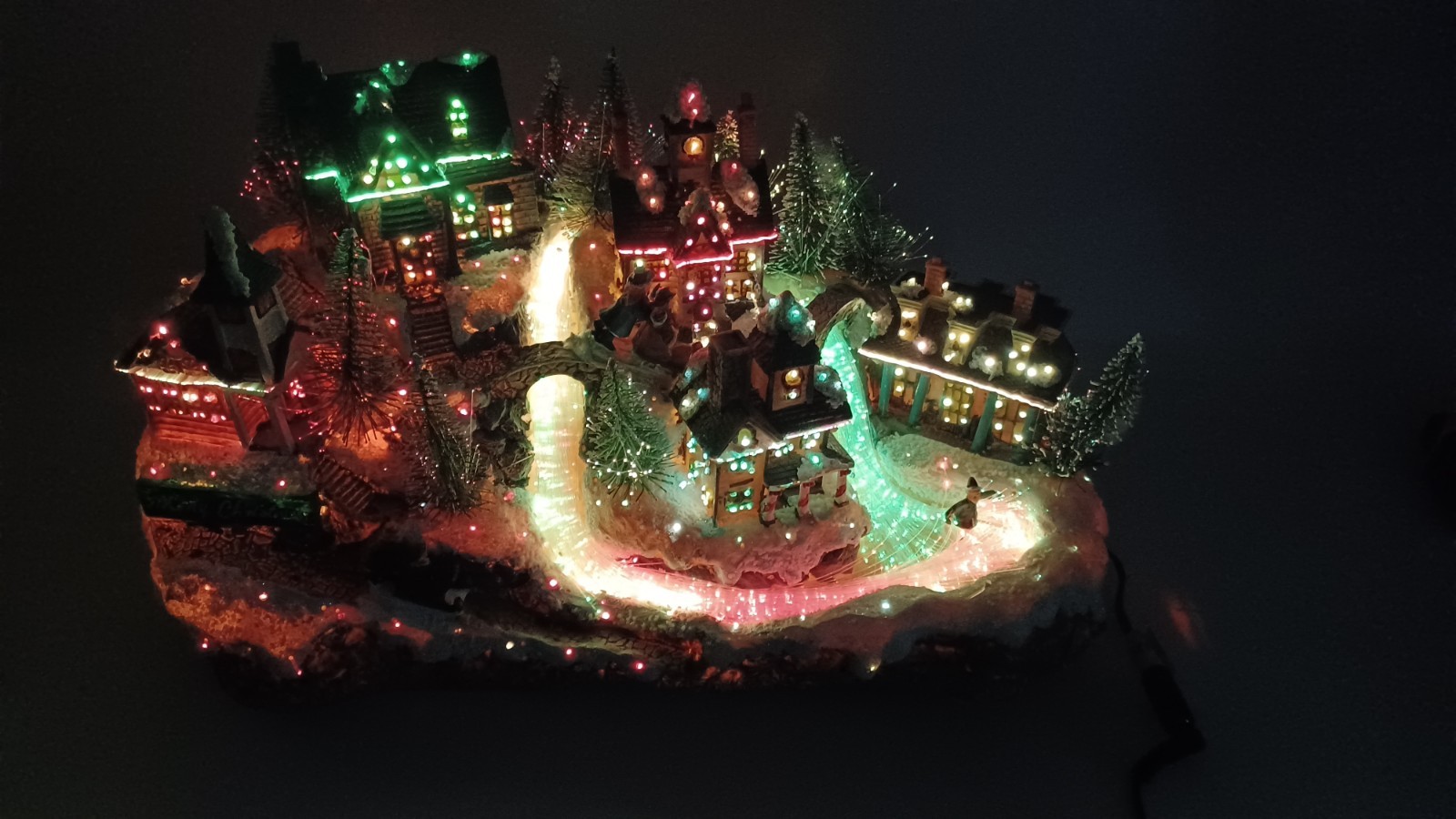 Fiber Optic Illuminated Resin Christmas Village Tabletop Display Multicolor