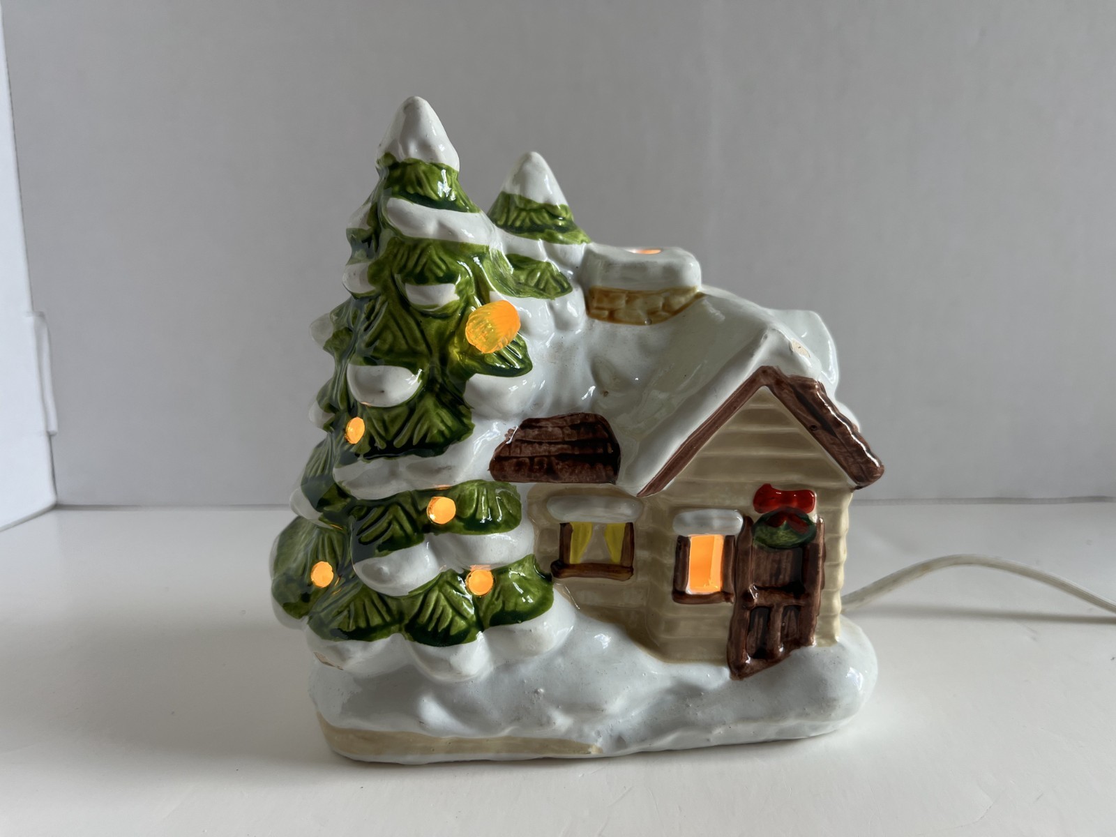 Ceramic Lighted – CHRISTMAS HOUSE CABIN – 5.5″ tall -Covered in Snow with Trees!