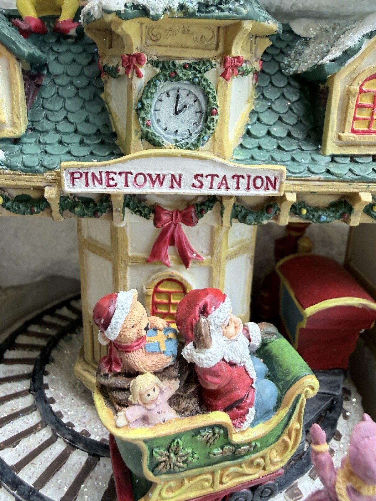 San Francisco Music Box Company Pinetown Station Animated Musical w/ Box