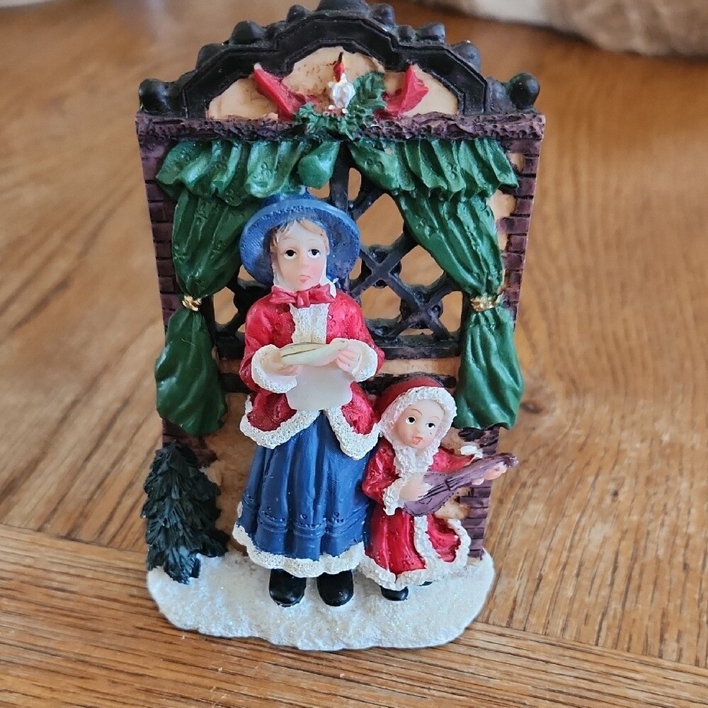 K’s Collection Old Fashioned Christmas Village Carolers Singing Vintage 5″×3.5″