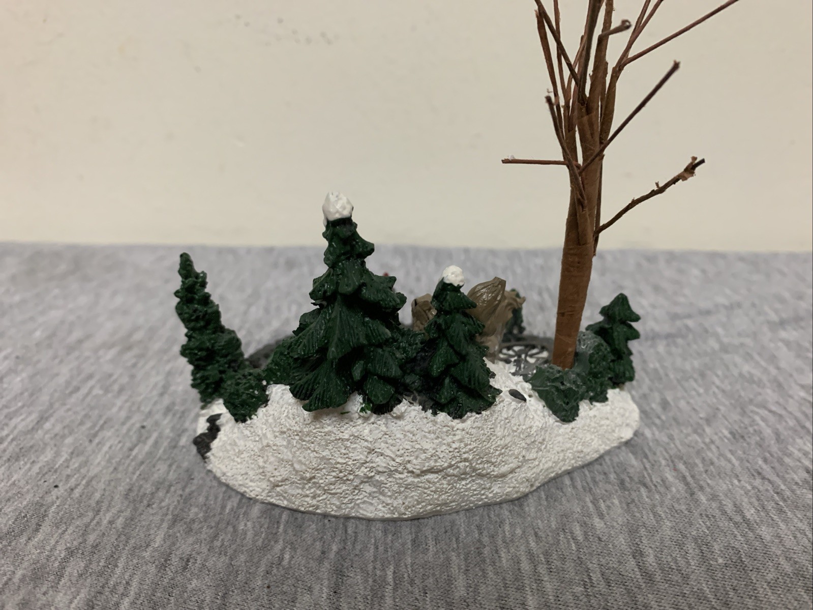 Vintage 2007 Holiday Inspirations Town Series Pond Figure