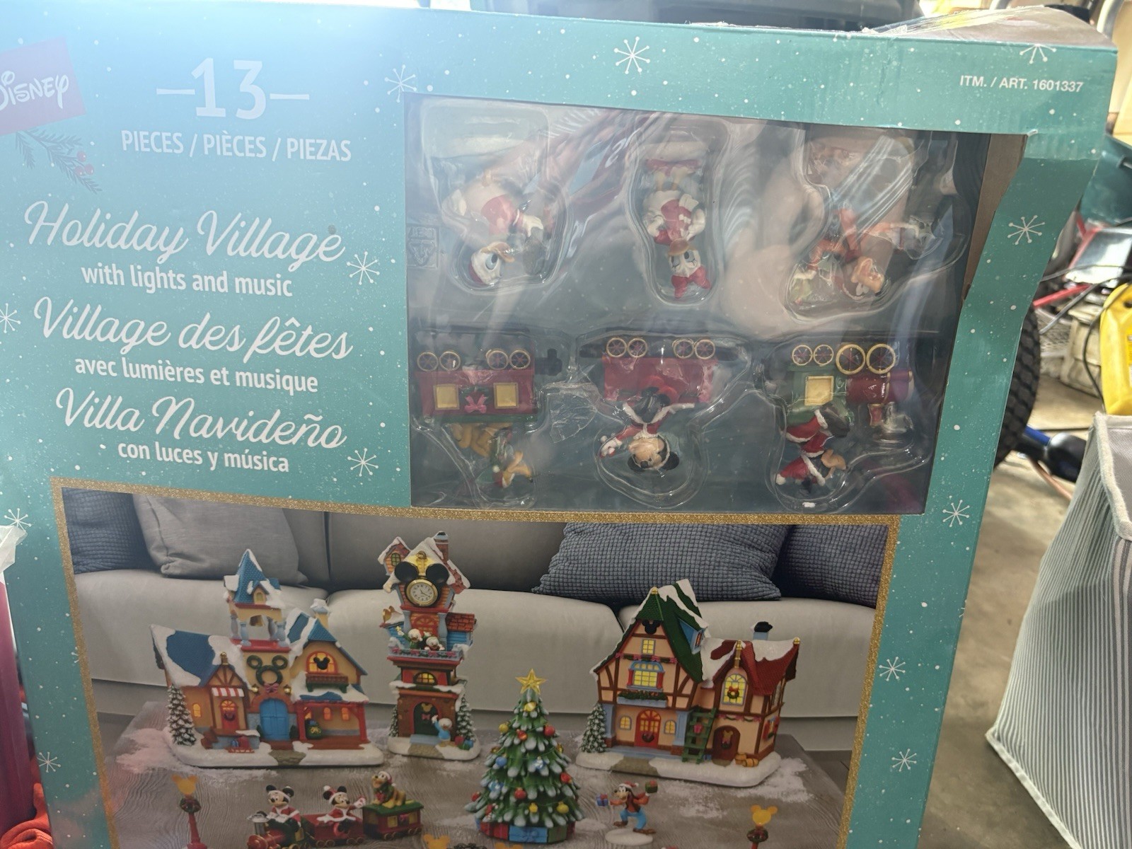 Disney Holiday Village 13-Piece Set Lights & Music Mickey Minnie Goofy 2018
