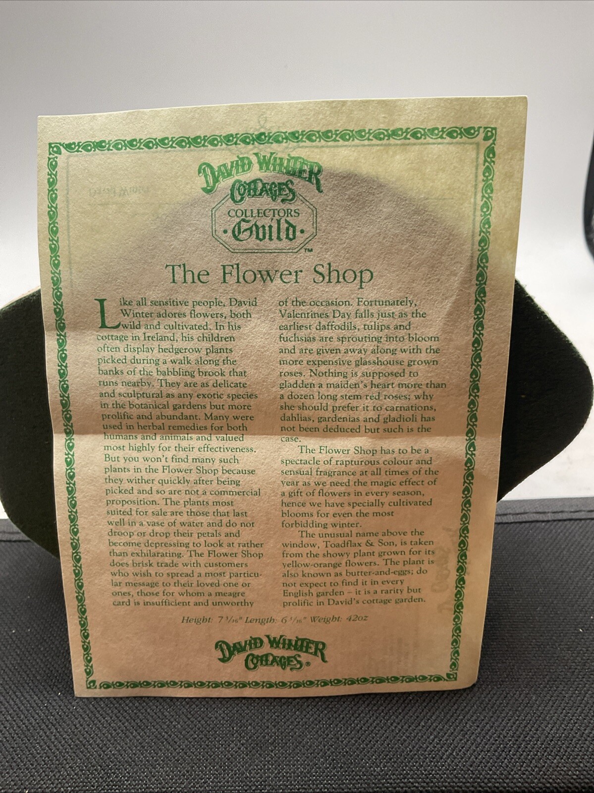 The Flower Shop – 1995 David Winter – Collector’s Piece #17 – Includes Box & COA