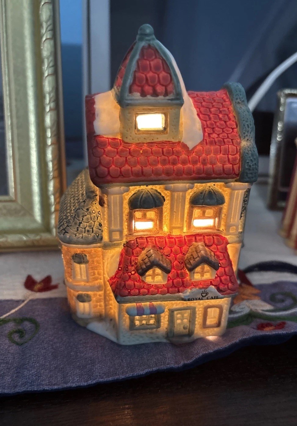 2 Wangs VintageTraditions Holiday Village Village City Hall & Royal Cafe& Hotel