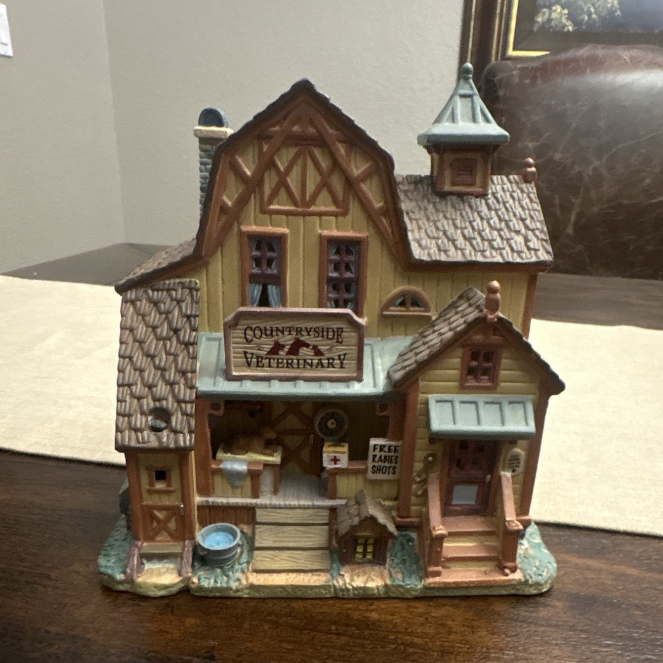 Lemax Countryside Veterinary Village House Building, Ceramic Hand-Painted 2007