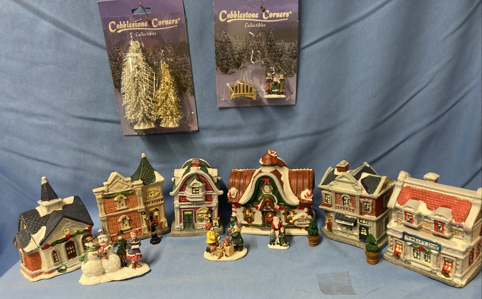 Santas Village Houses & Accessories – Miniture Christmas Decorations
