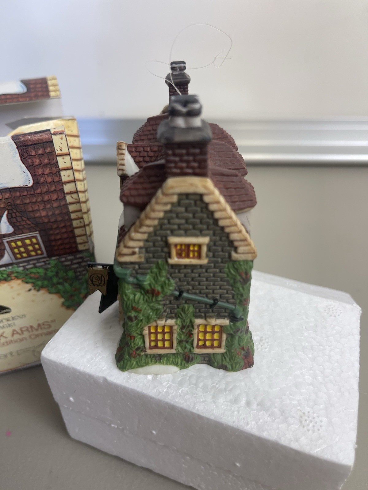 DEPT 56 HERITAGE VILLAGE DEDLOCK ARMS ORNAMENT CHARLES DICKENS INN 1994 BOXED