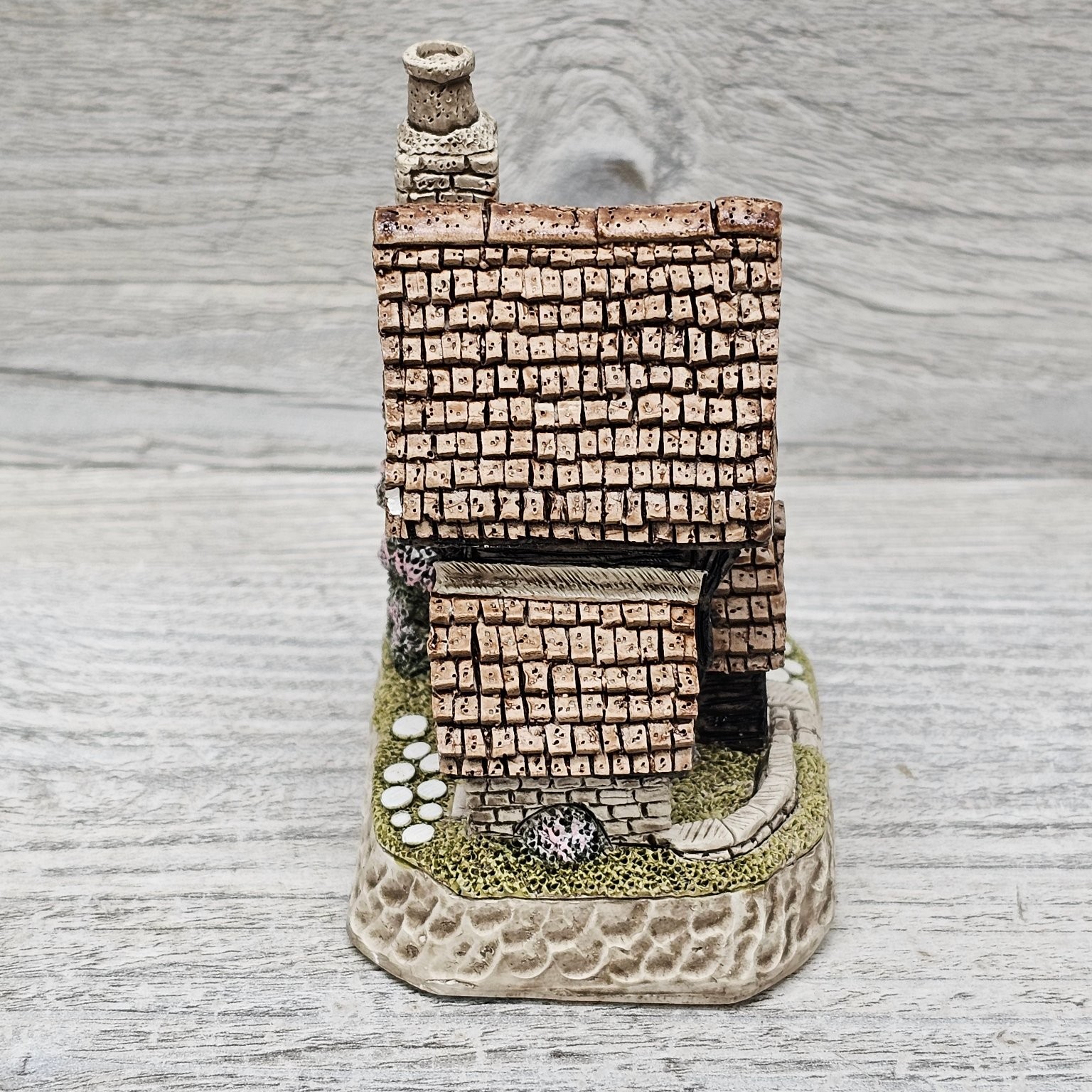 David Winter Dagonet The Fools King Arthur Village Cottage 3.5in Collectible