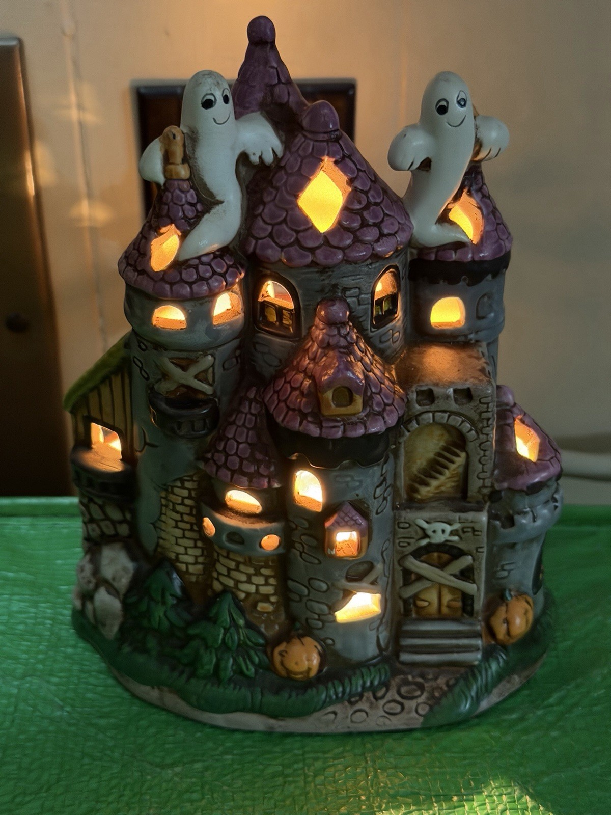 1989 Vintage Colonial Village Lefton China Haunted Castle Byron Wood Designed