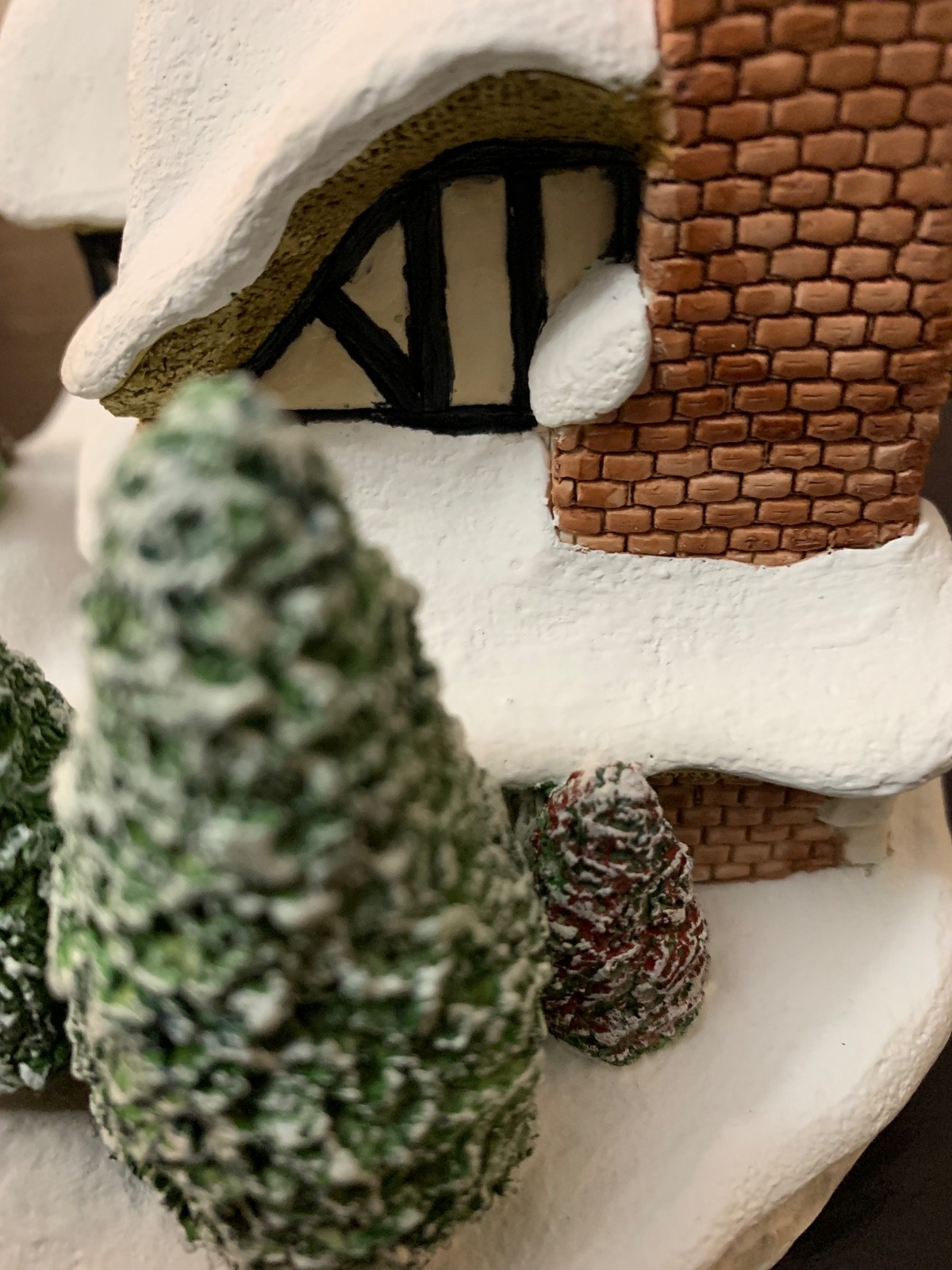 David Winter Silent Night Cottage British Hand made and Hand Painted