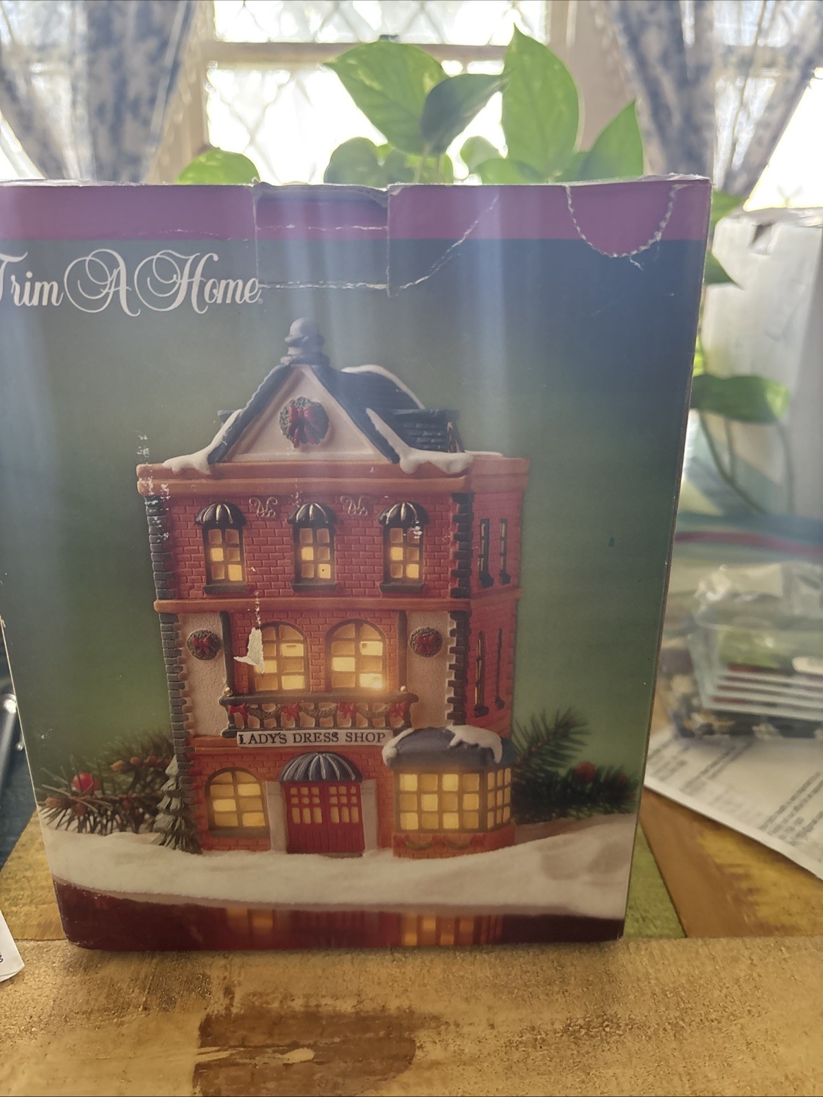 Vintage 1995 Trim a Home Holiday Town Memories – Lady’s Dress Shop Works Tested